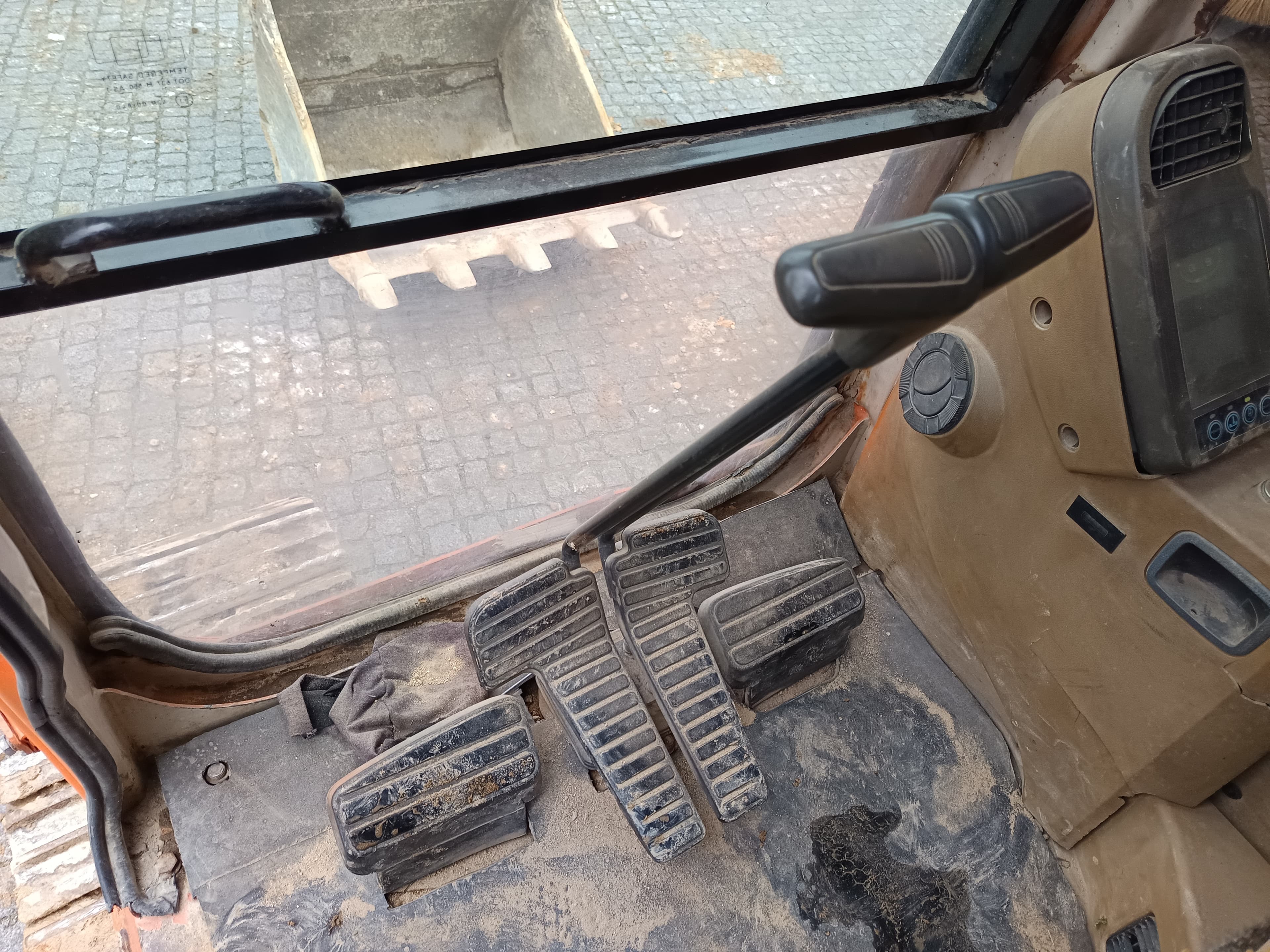 Giratória Rastos Doosan Solar 225 LCV · Ano 2005 — imagem 13