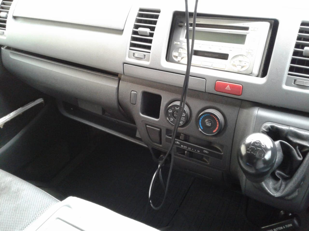 TOYOTA HIACE — image 12