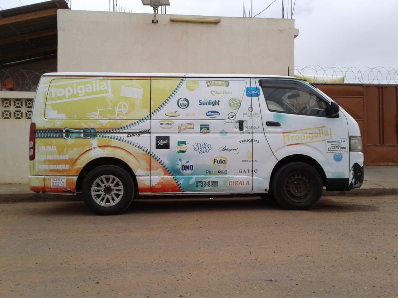TOYOTA HIACE — image 2