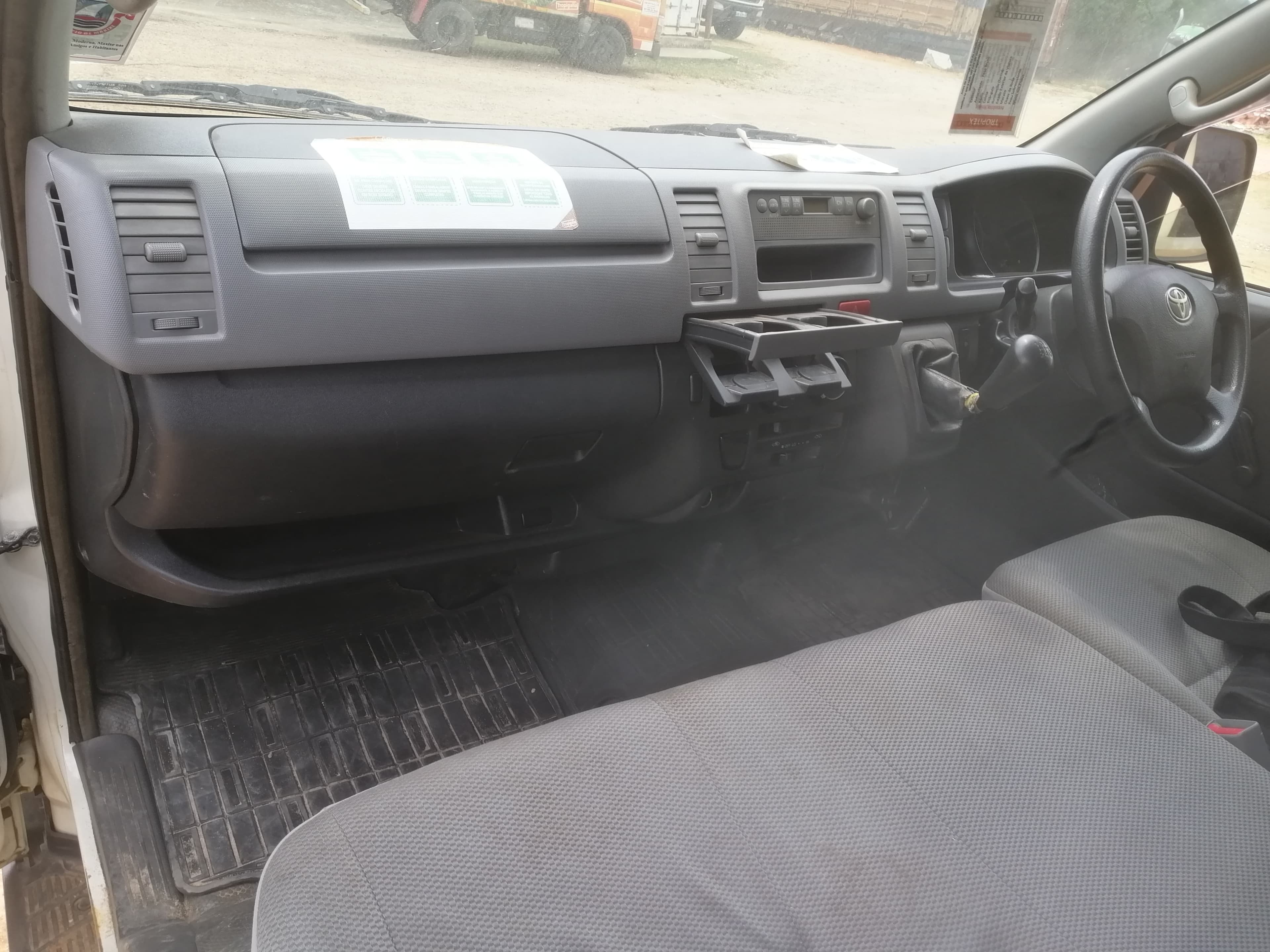 TOYOTA REGIUS 2.60M — imagem 2