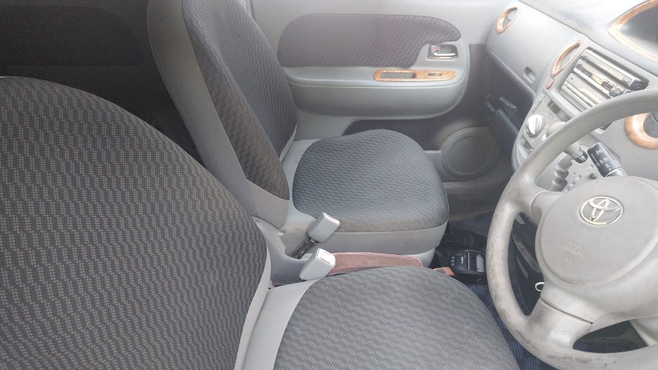 TOYOTA SIENTA — image 7