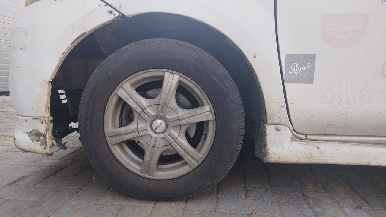 TOYOTA SIENTA — image 5
