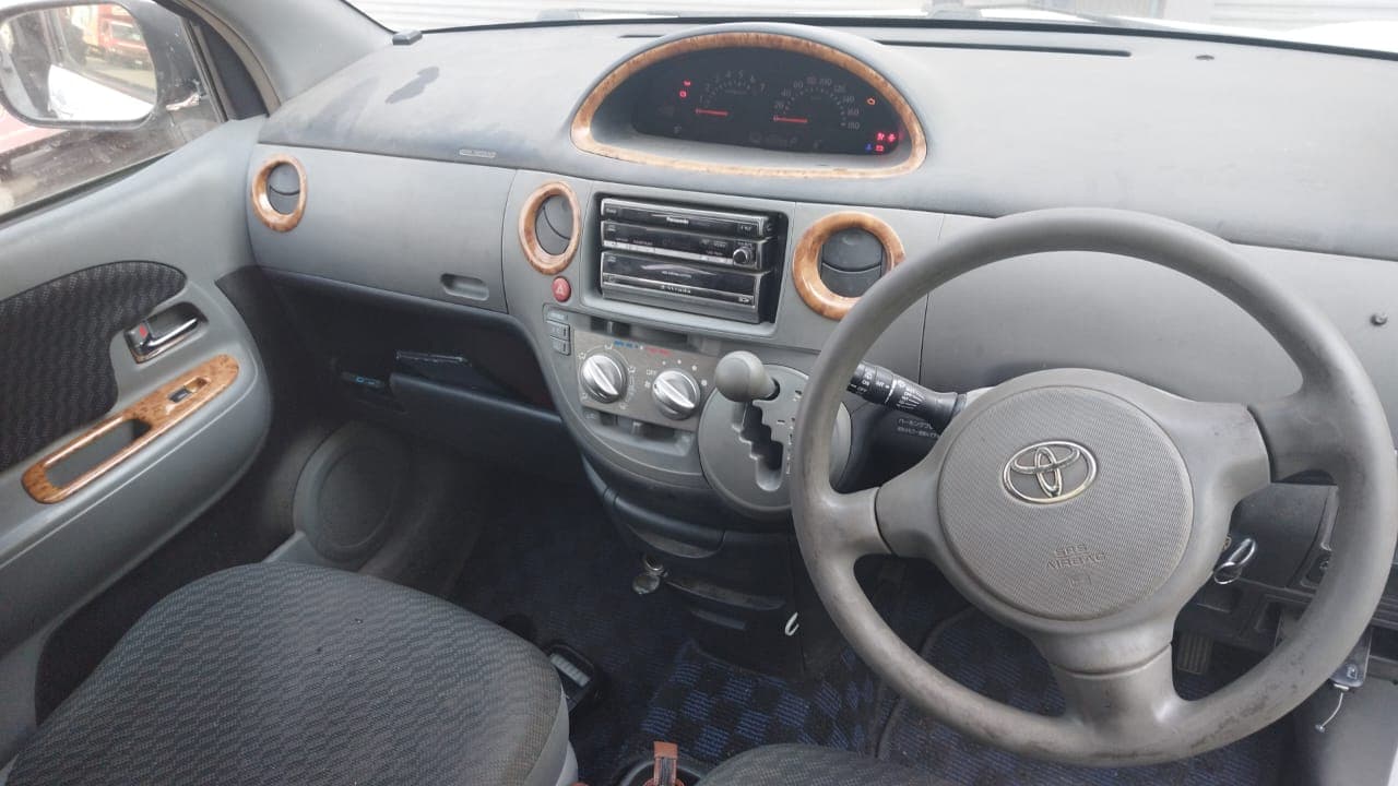 TOYOTA SIENTA — image 3