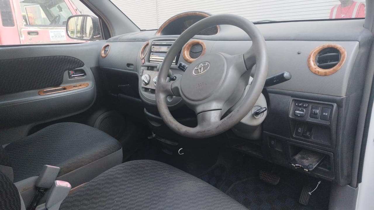 TOYOTA SIENTA — image 6
