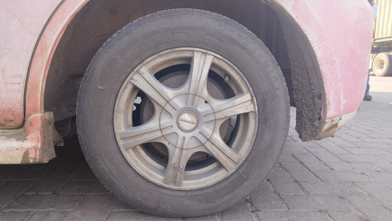 TOYOTA SIENTA — image 8