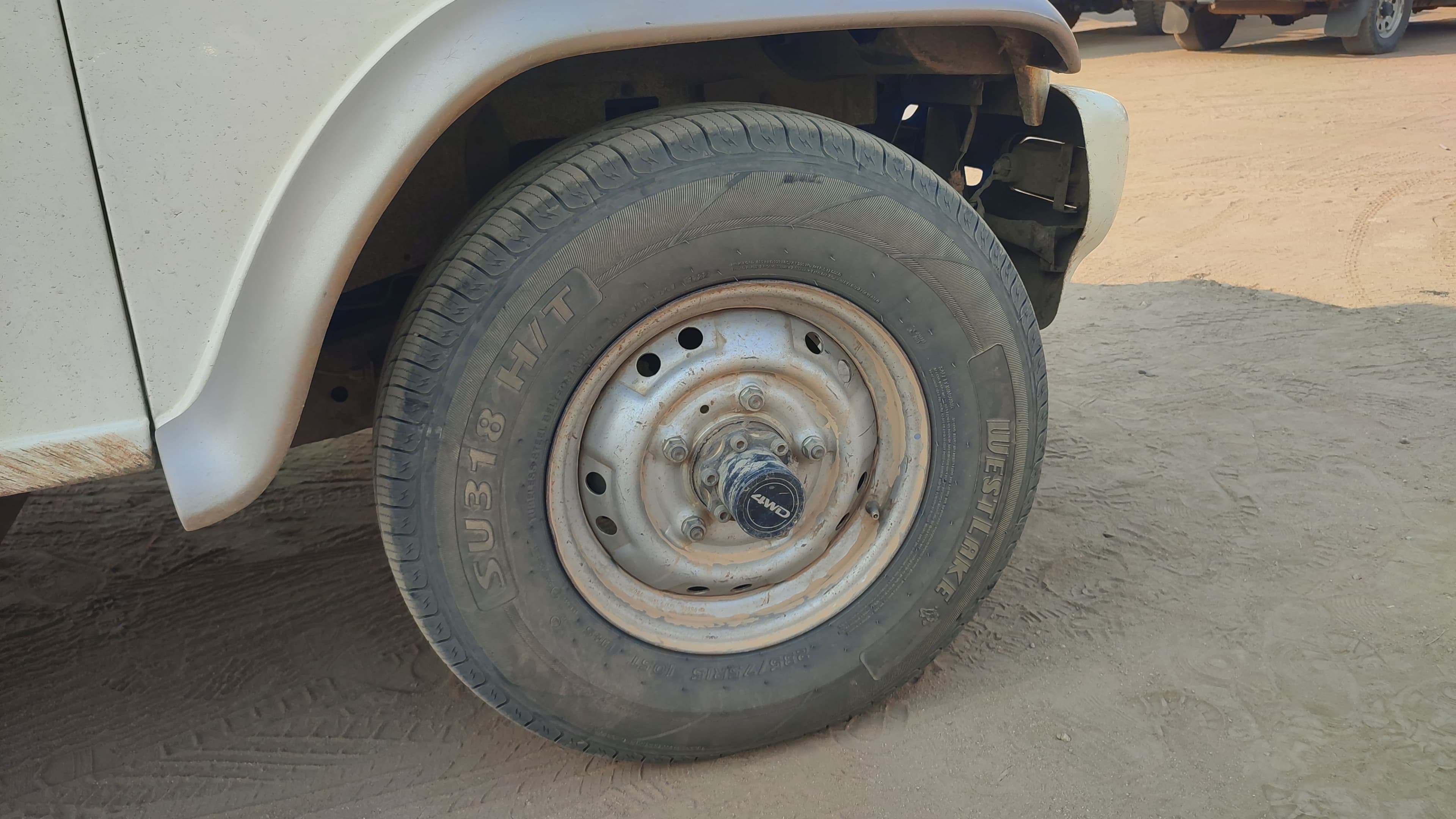 MAHINDRA BOLERO — imagem 4