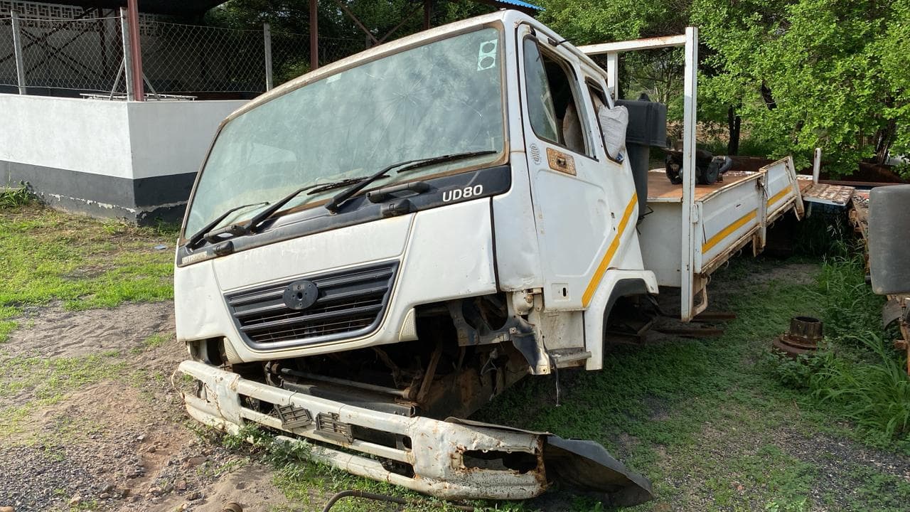 Nissan UD80 — imagen 1