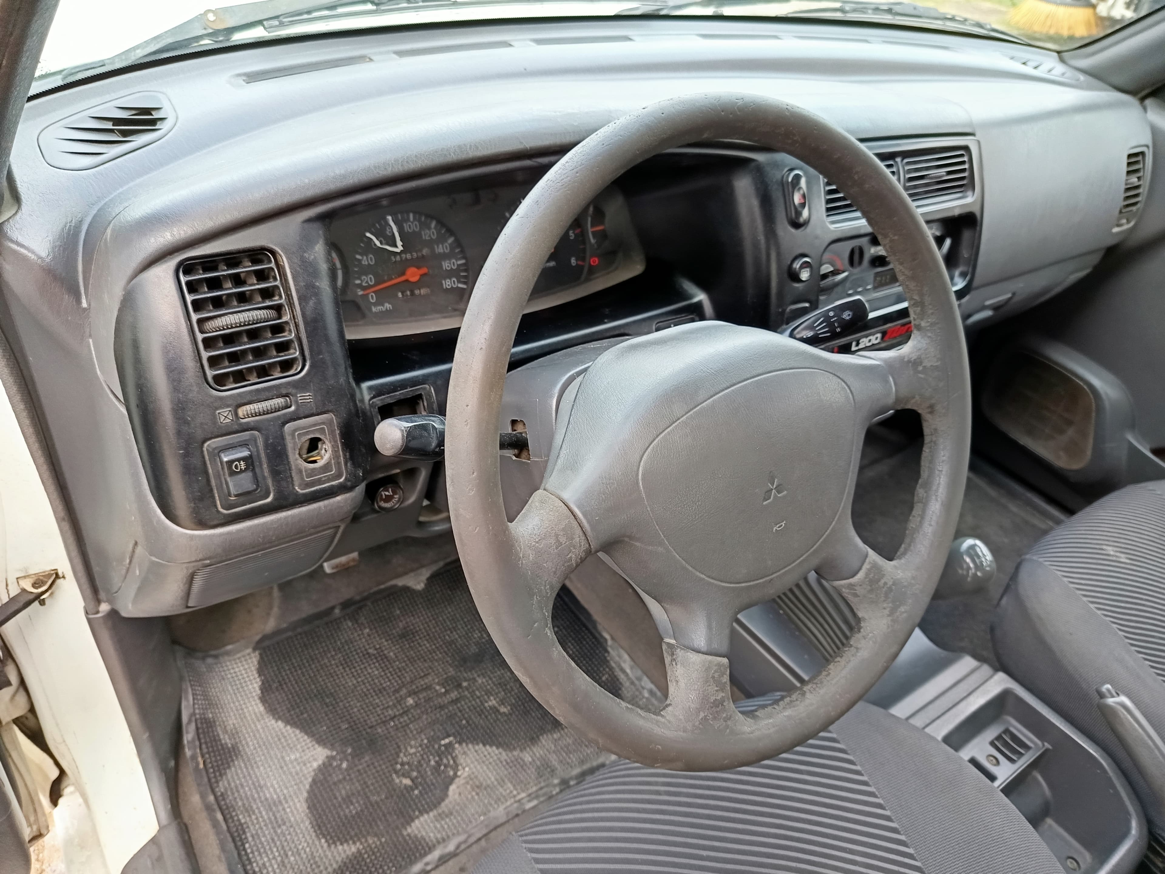 Mitsubishi L200 · Ano 2000 — imagen 35
