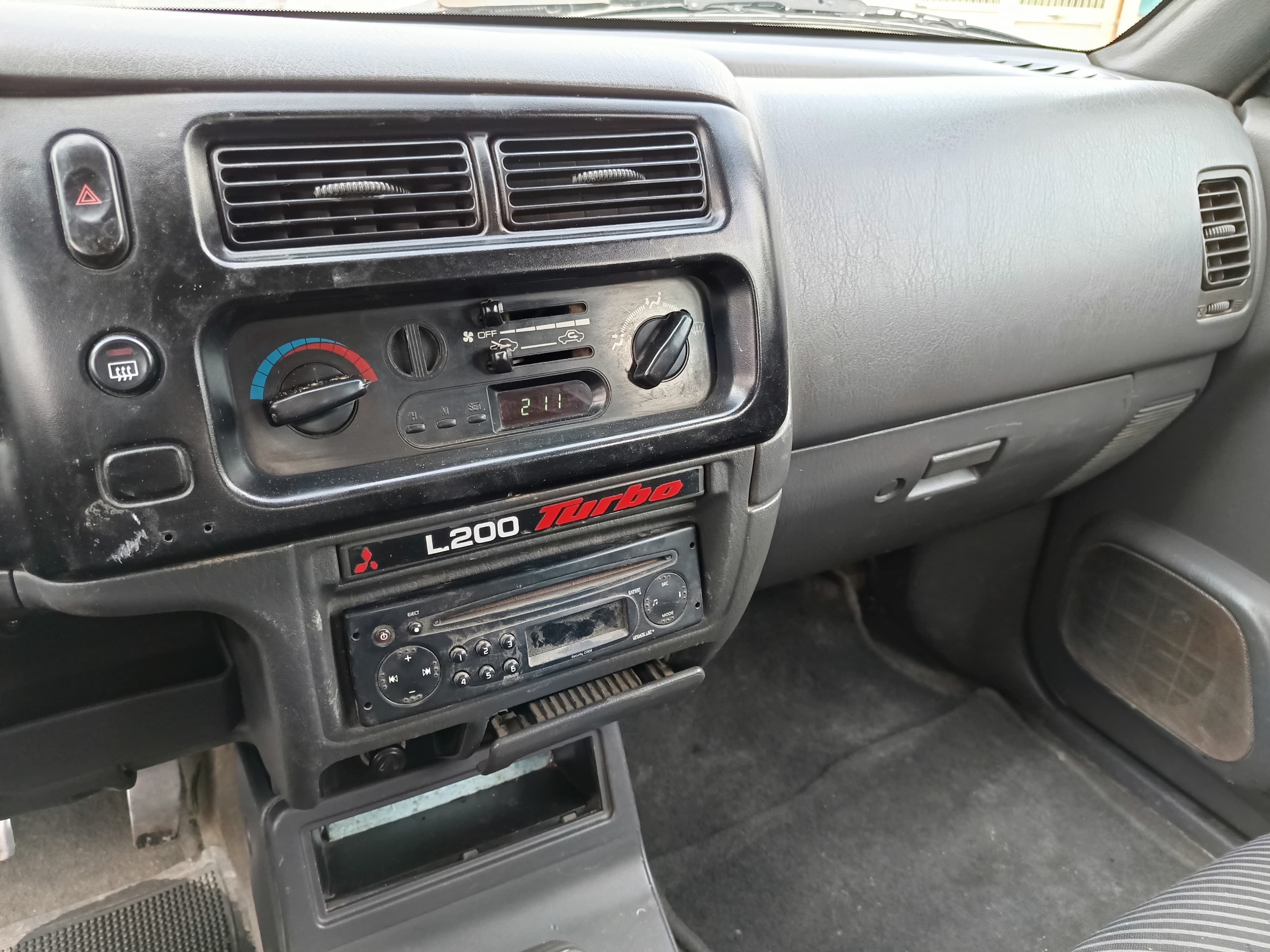 Mitsubishi L200 · Ano 2000 — imagen 36