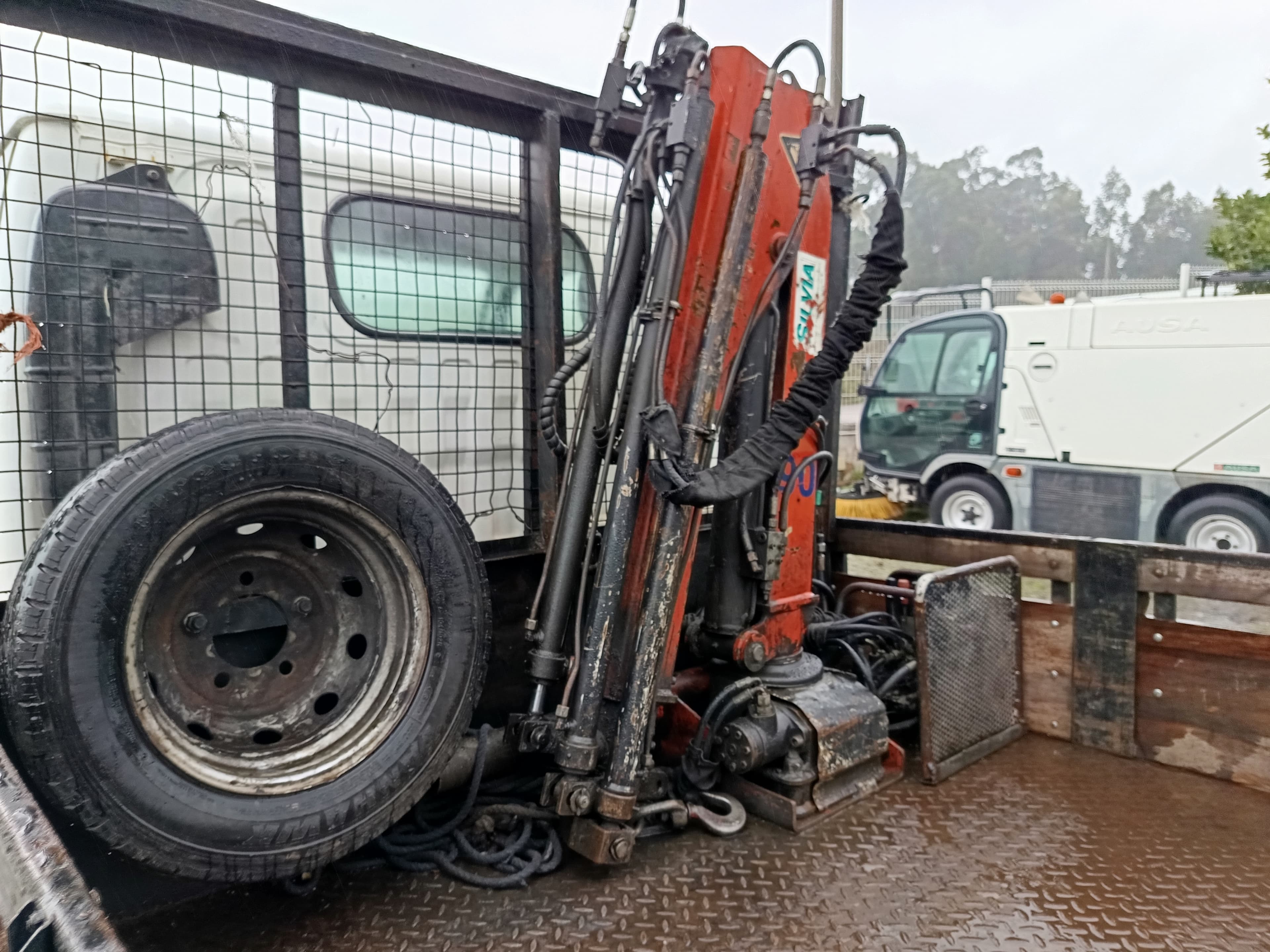 Nissan Cabstar 35.13 Com Grua · Ano 2004 — imagem 12