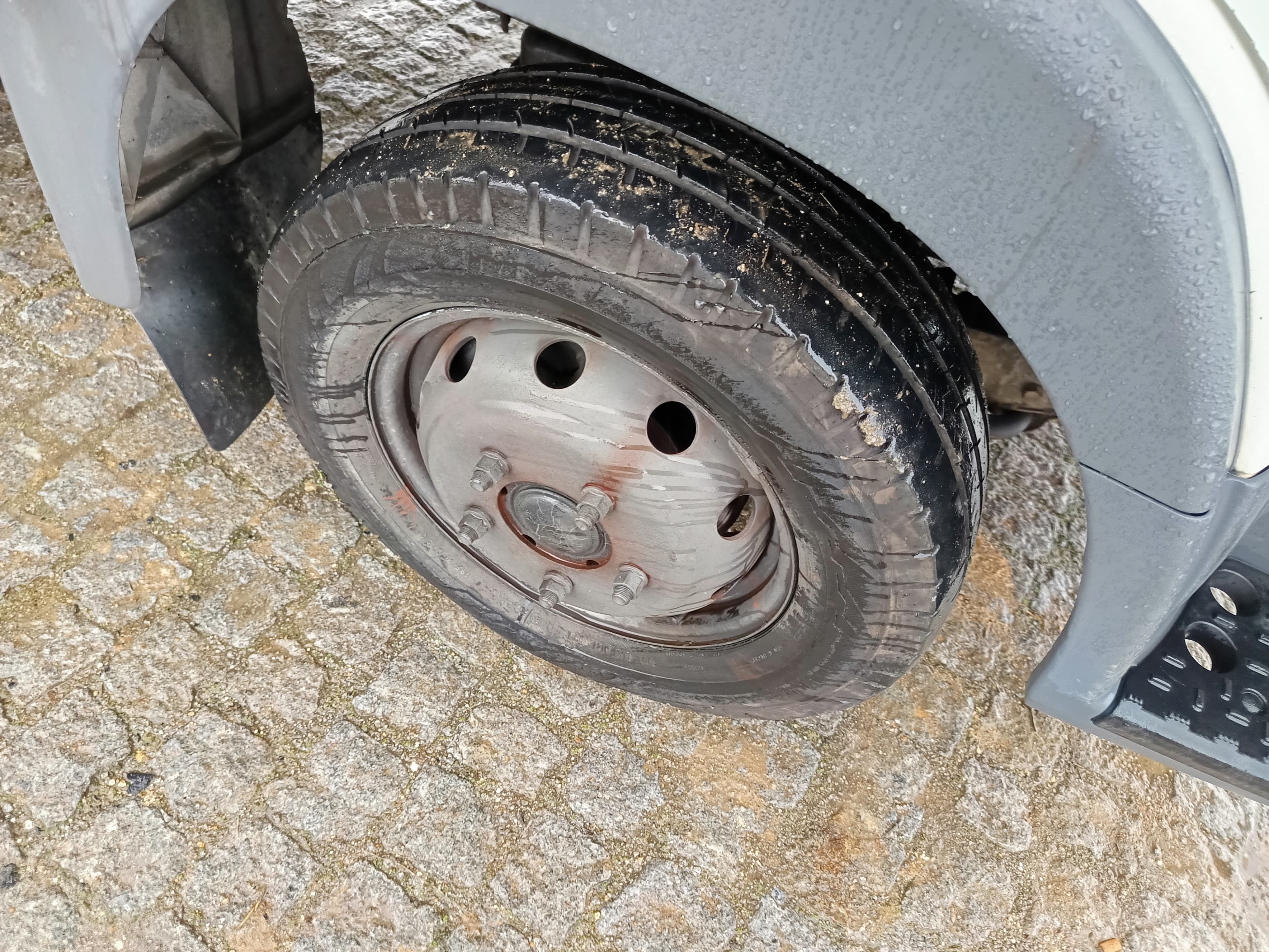 Nissan Cabstar 35.13 Com Grua · Ano 2004 — imagem 8