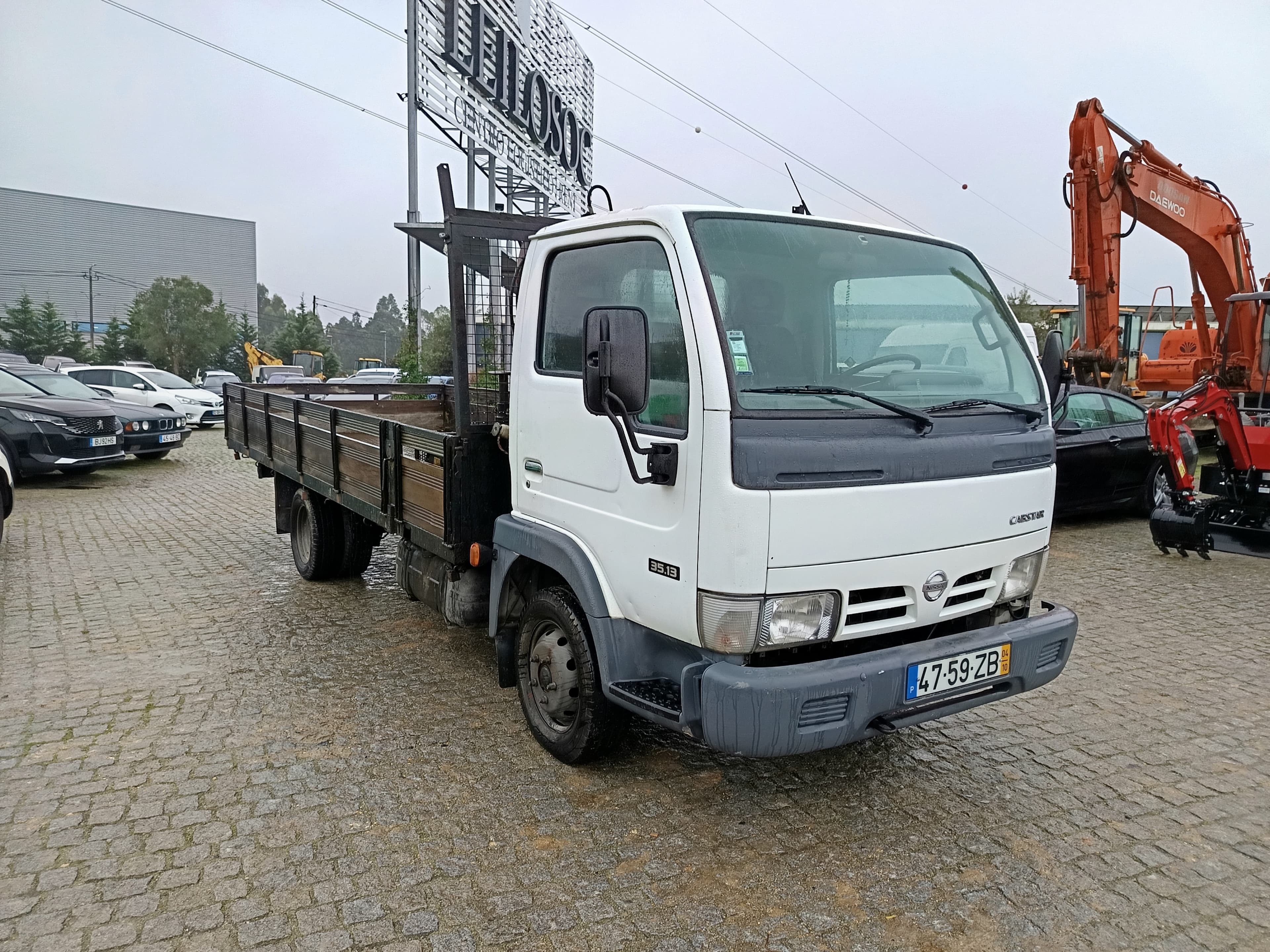 Nissan Cabstar 35.13 Com Grua · Ano 2004 — imagem 3