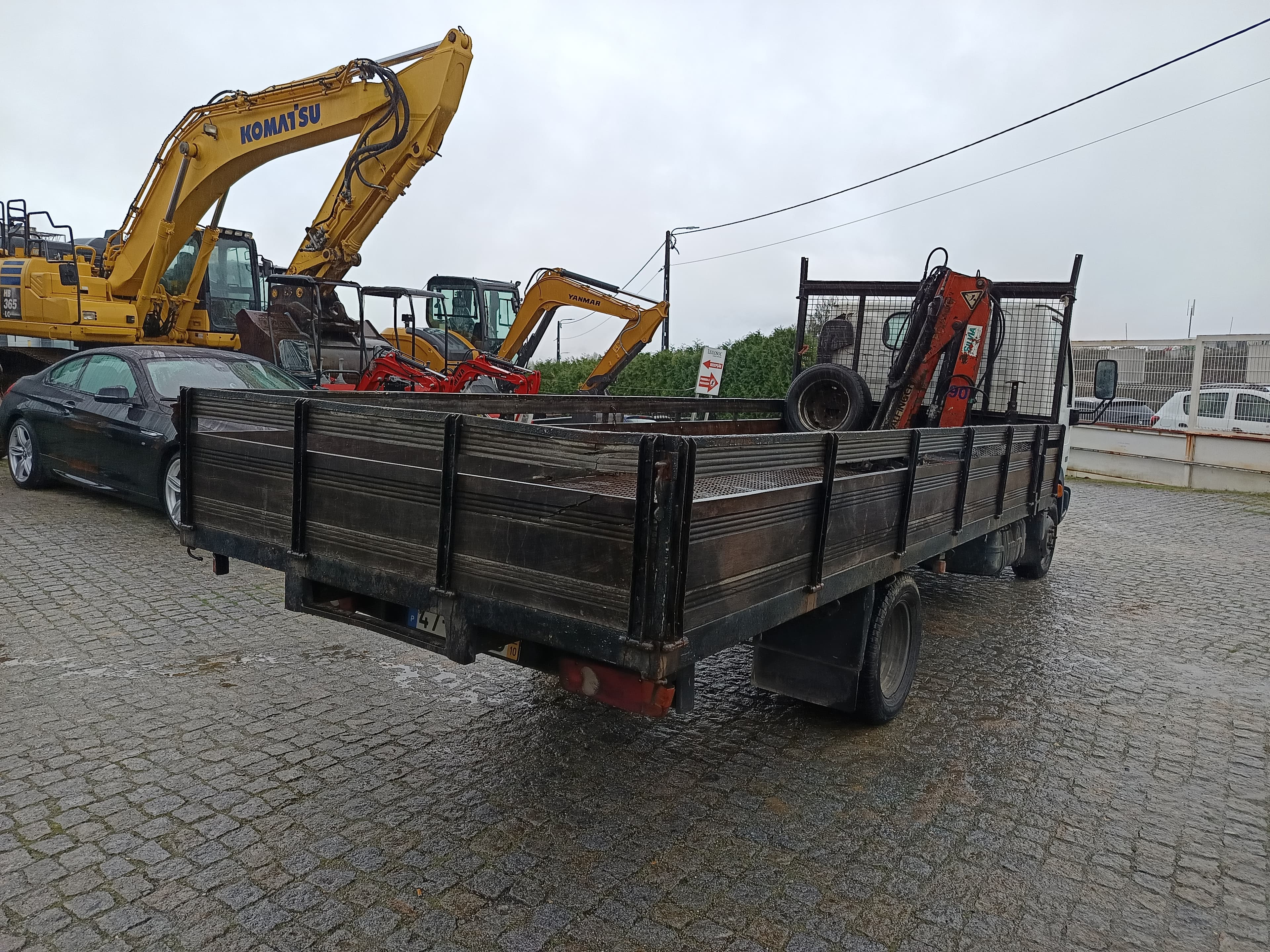 Nissan Cabstar 35.13 Com Grua · Ano 2004 — imagem 4