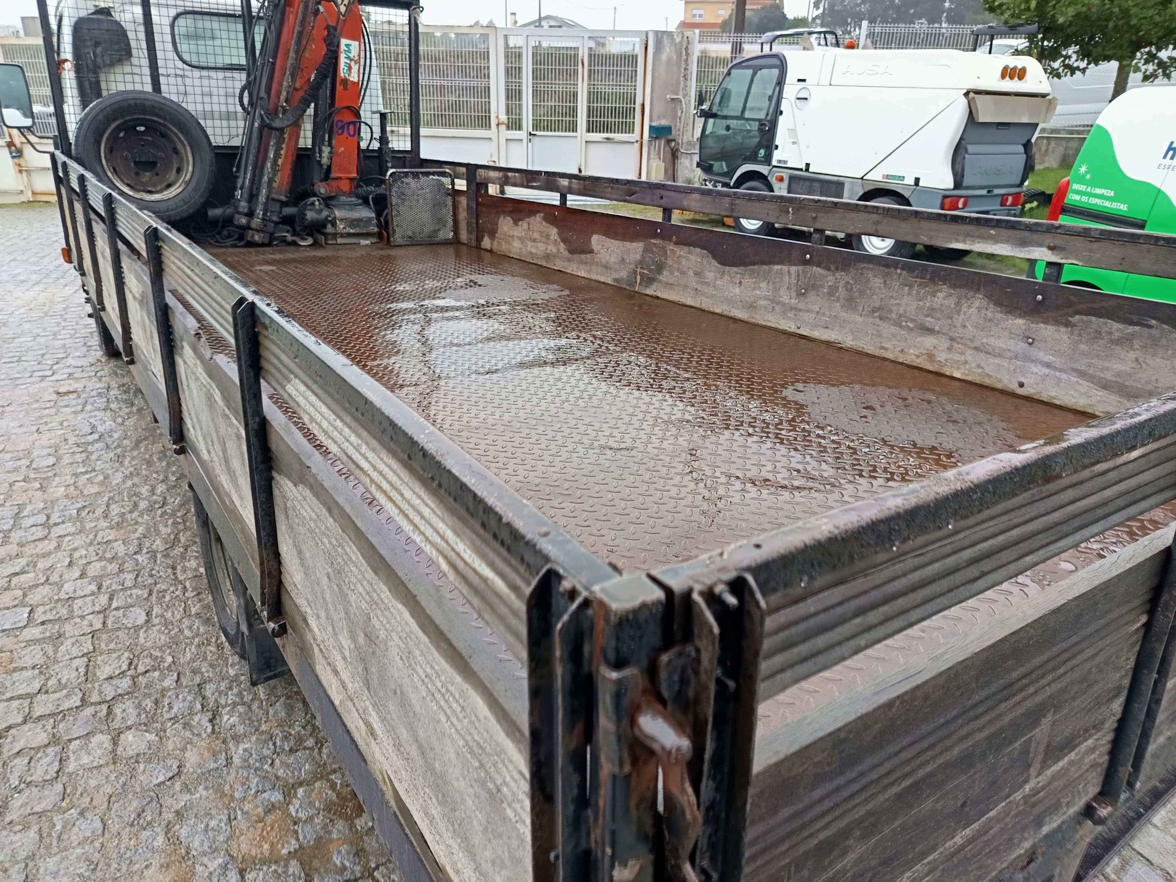 Nissan Cabstar 35.13 Com Grua · Ano 2004 — imagem 10