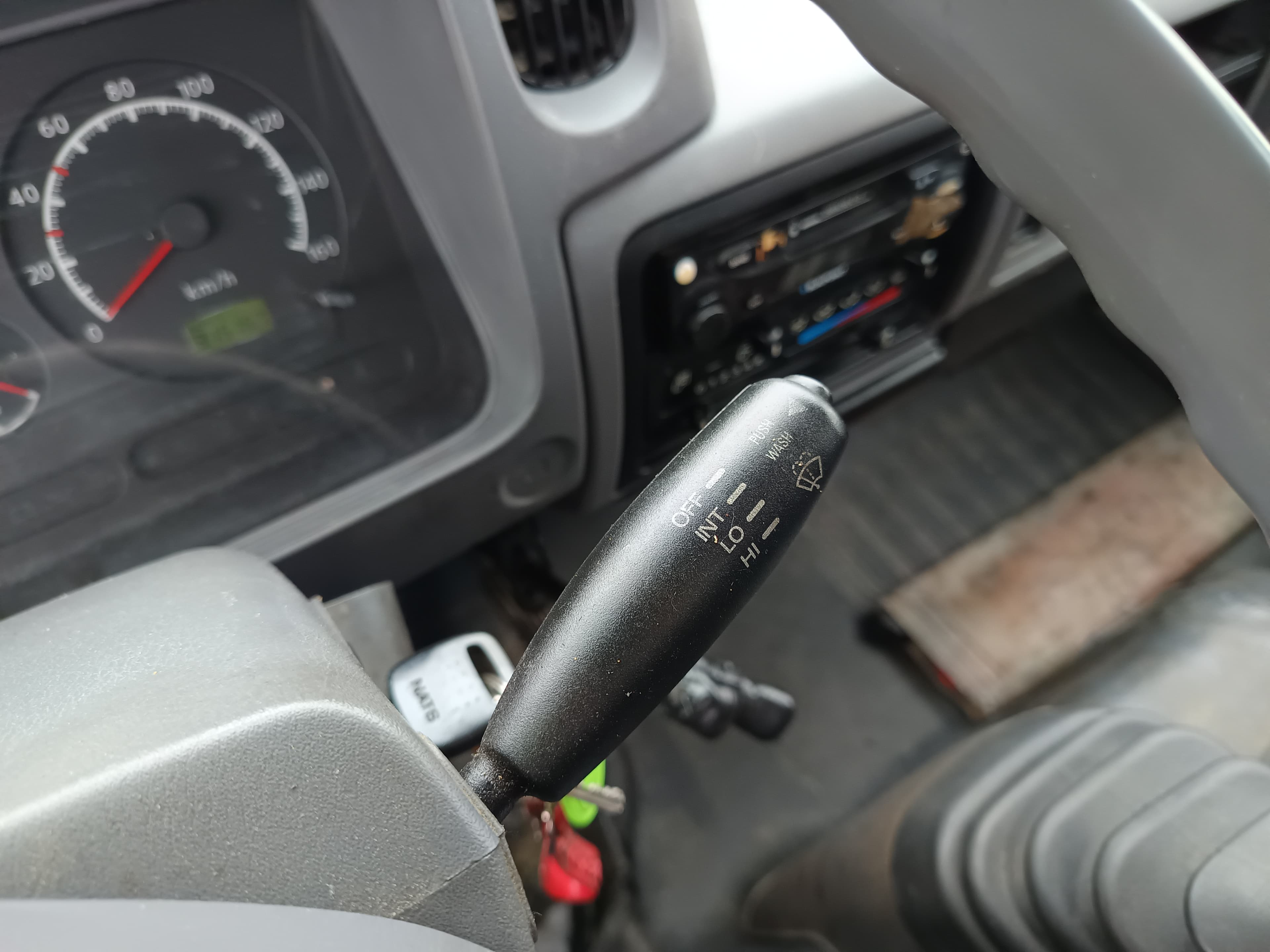 Nissan Cabstar 35.13 Com Grua · Ano 2004 — imagem 24