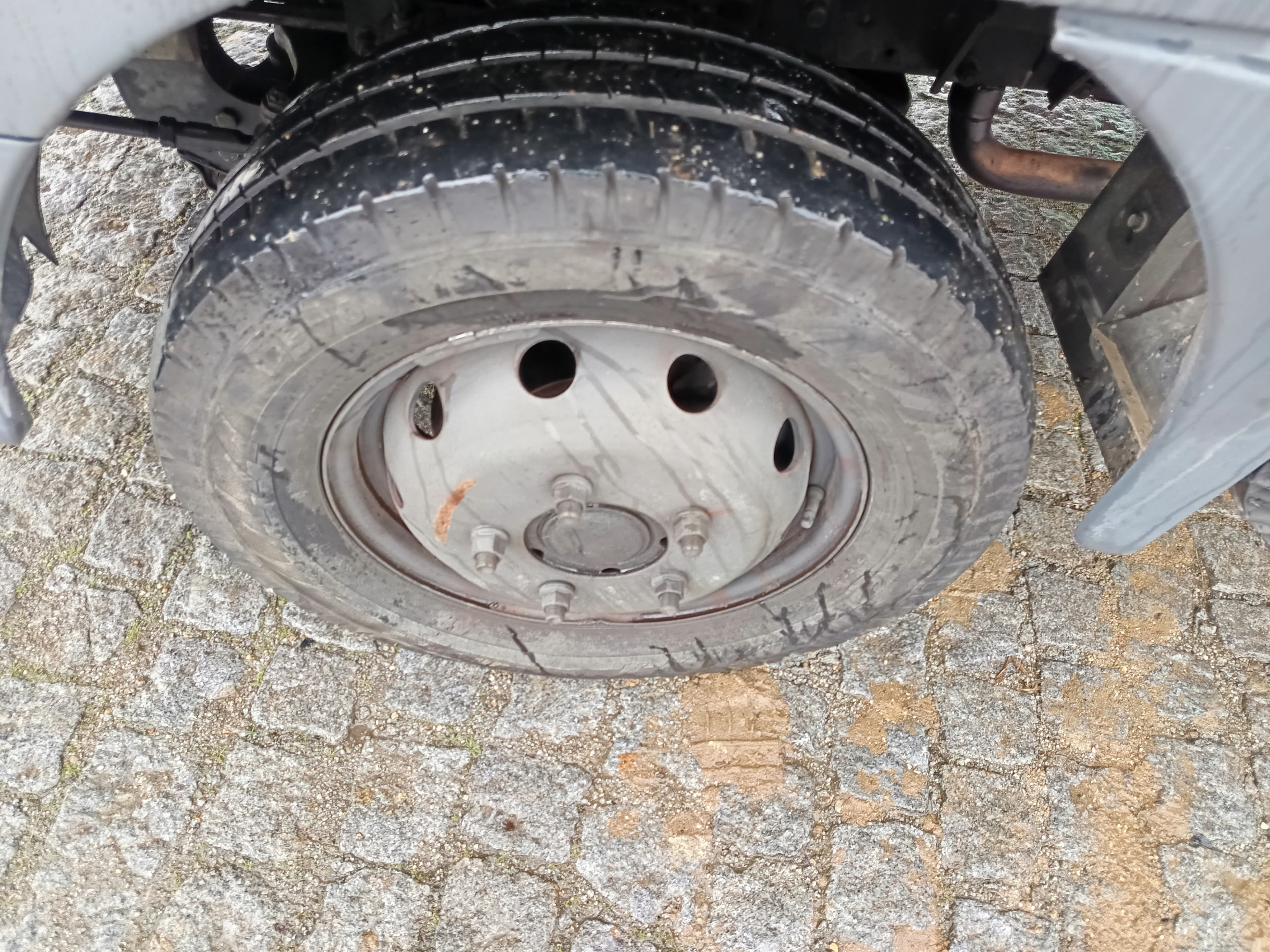Nissan Cabstar 35.13 Com Grua · Ano 2004 — imagem 13