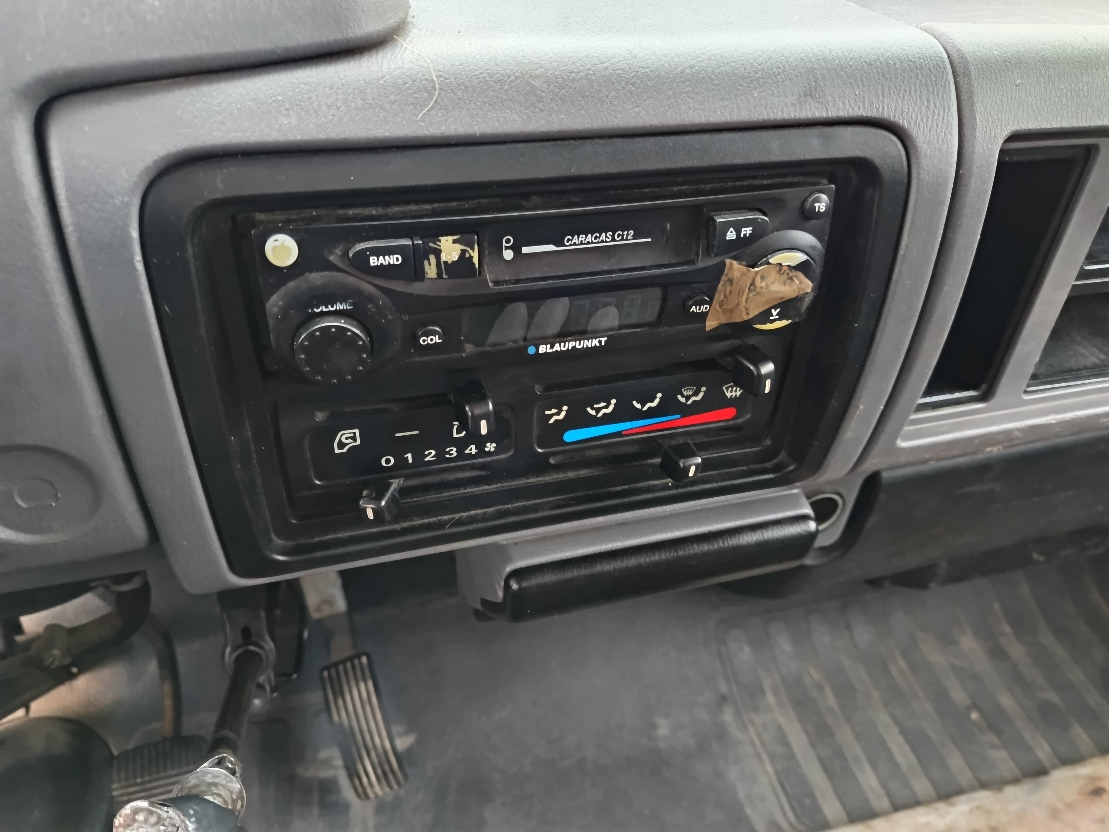 Nissan Cabstar 35.13 Com Grua · Ano 2004 — imagem 27
