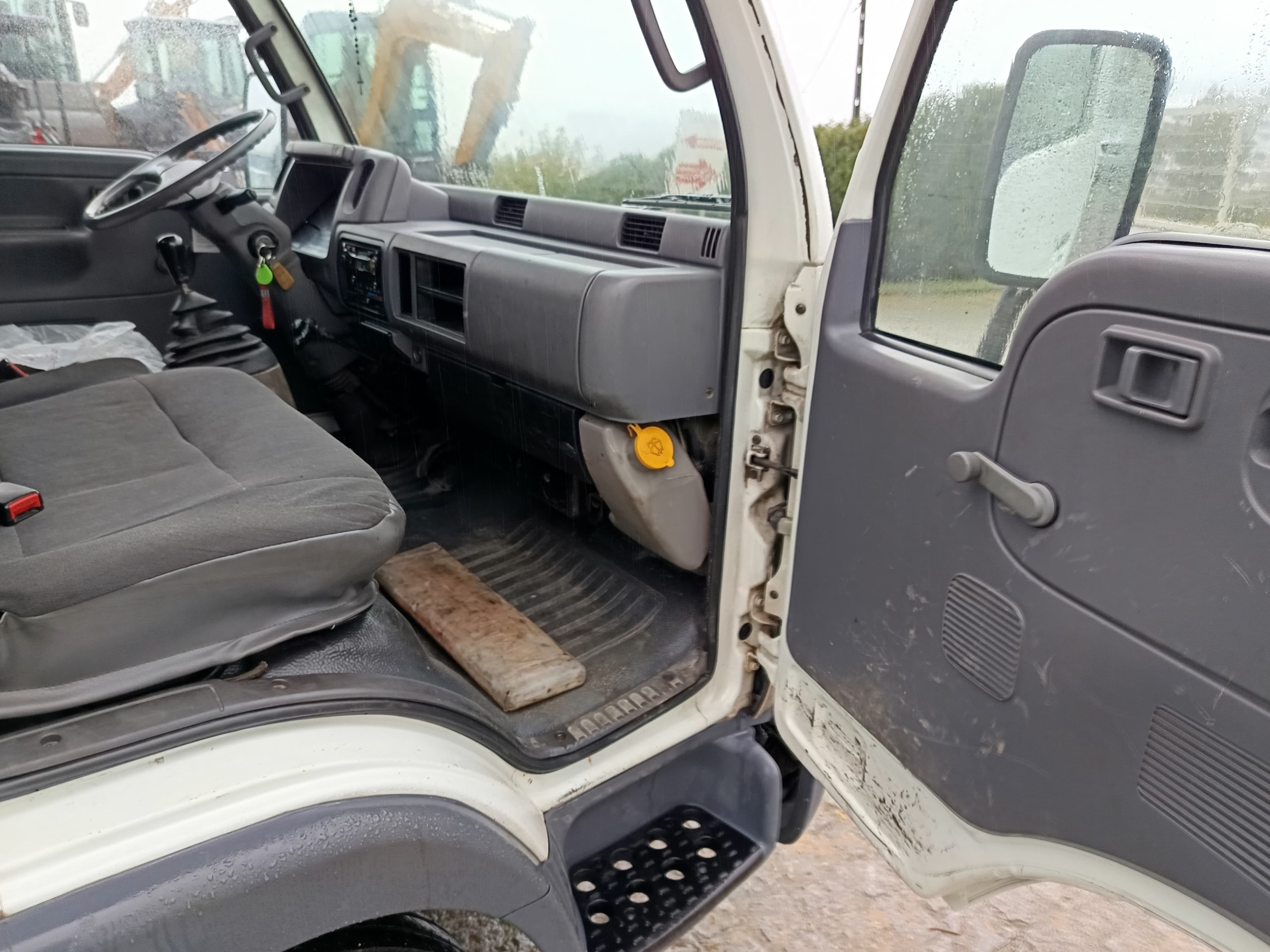 Nissan Cabstar 35.13 Com Grua · Ano 2004 — imagem 14