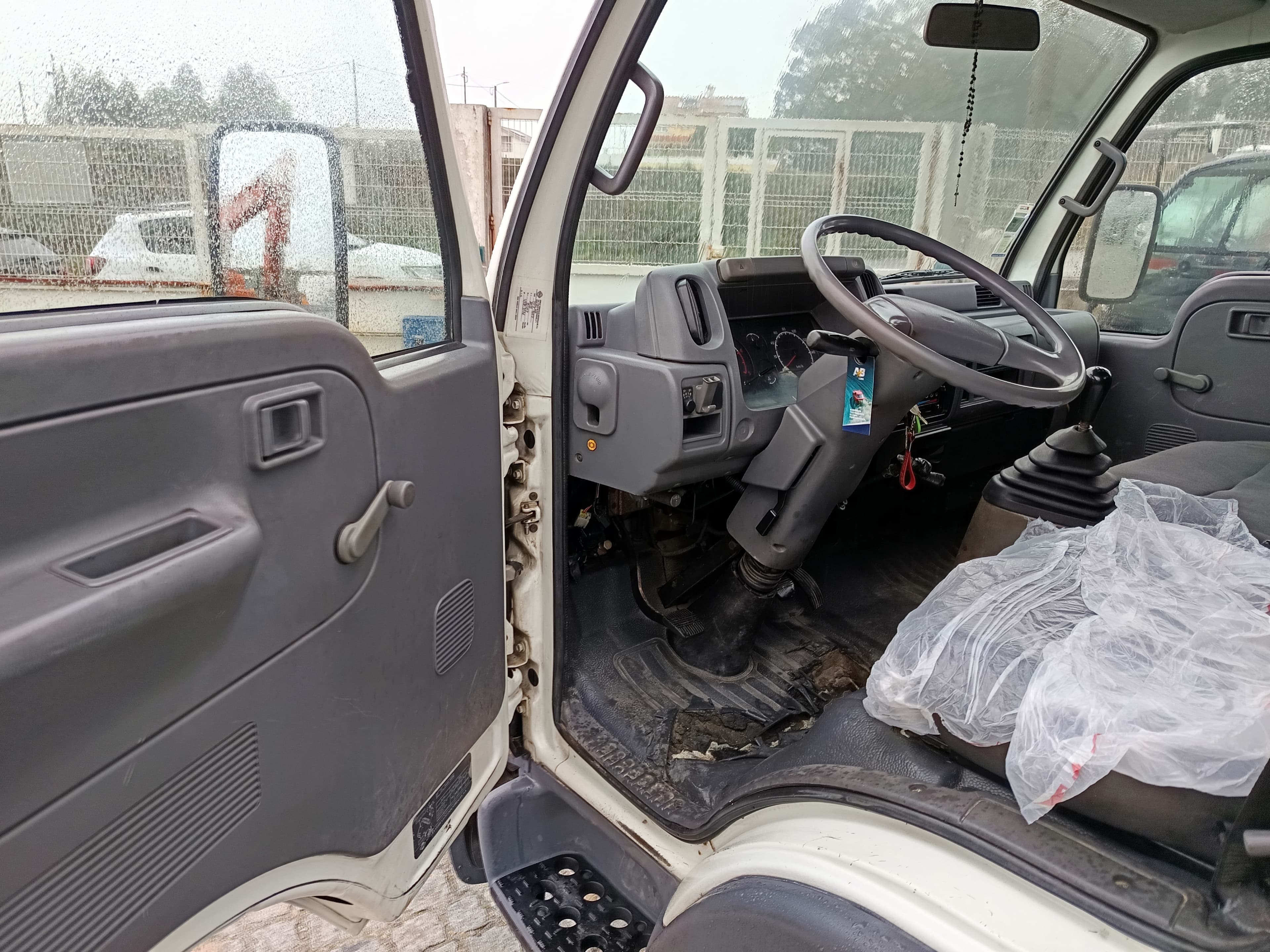 Nissan Cabstar 35.13 Com Grua · Ano 2004 — imagem 17