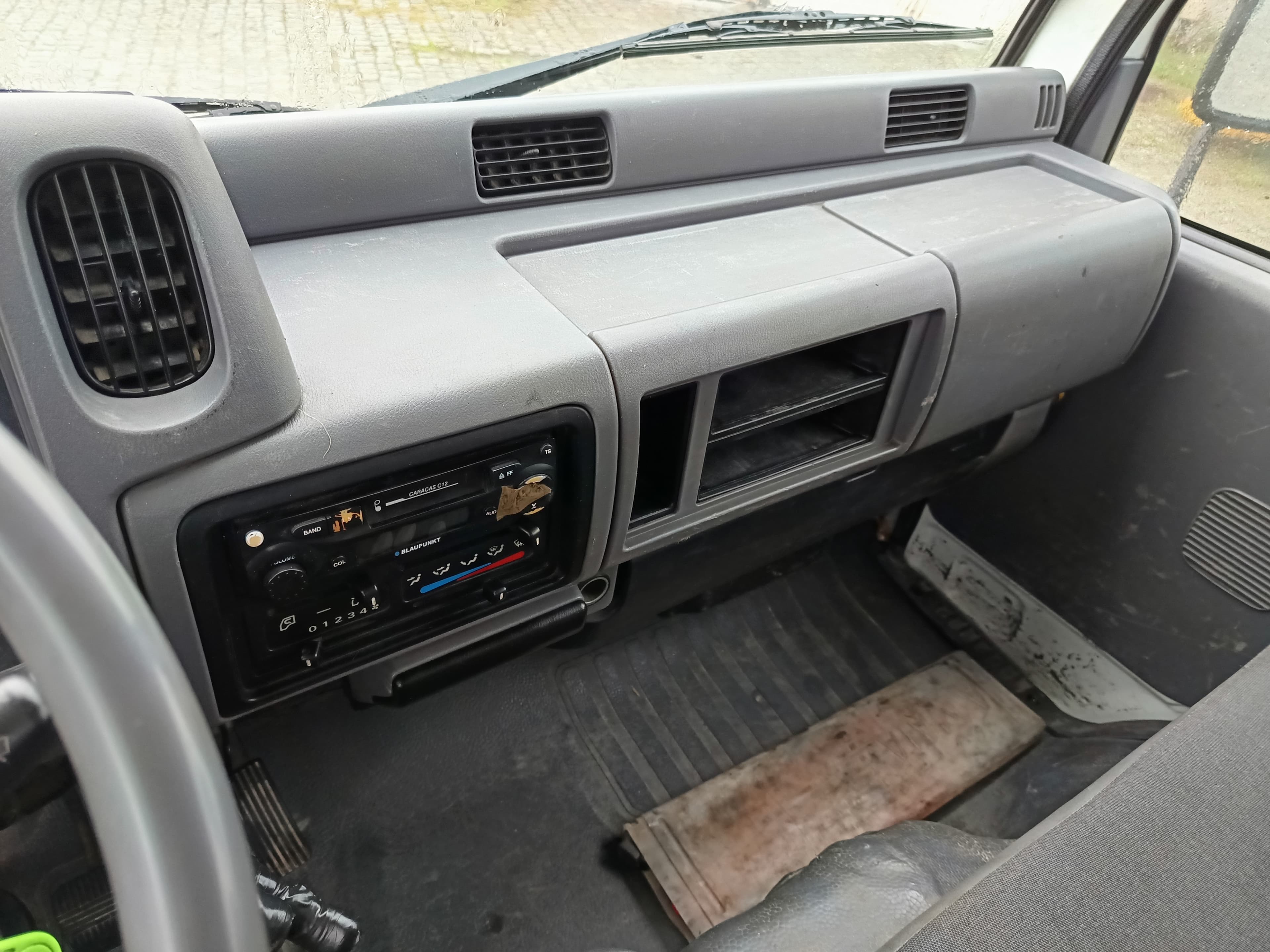 Nissan Cabstar 35.13 Com Grua · Ano 2004 — imagem 21