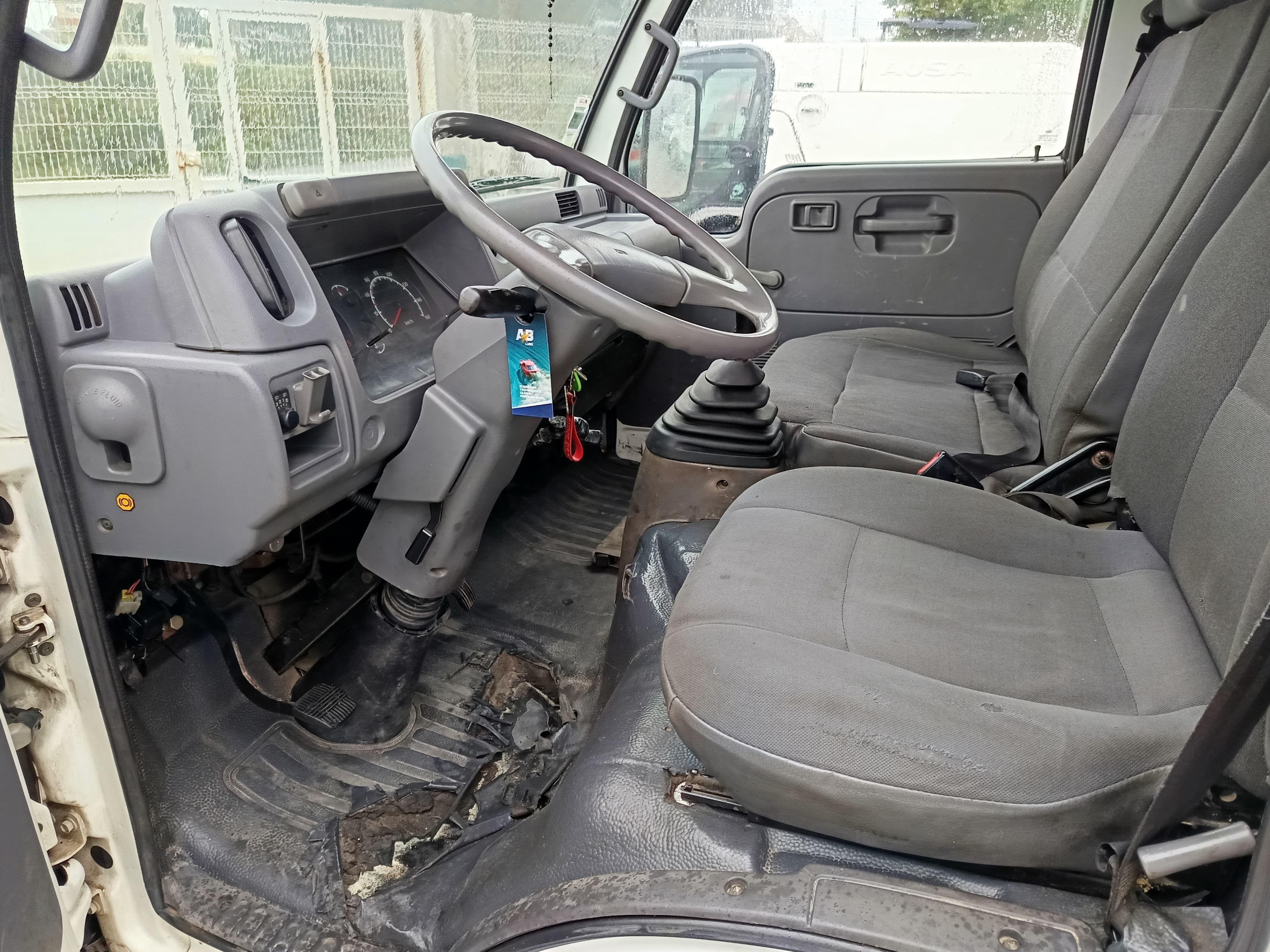 Nissan Cabstar 35.13 Com Grua · Ano 2004 — imagem 20
