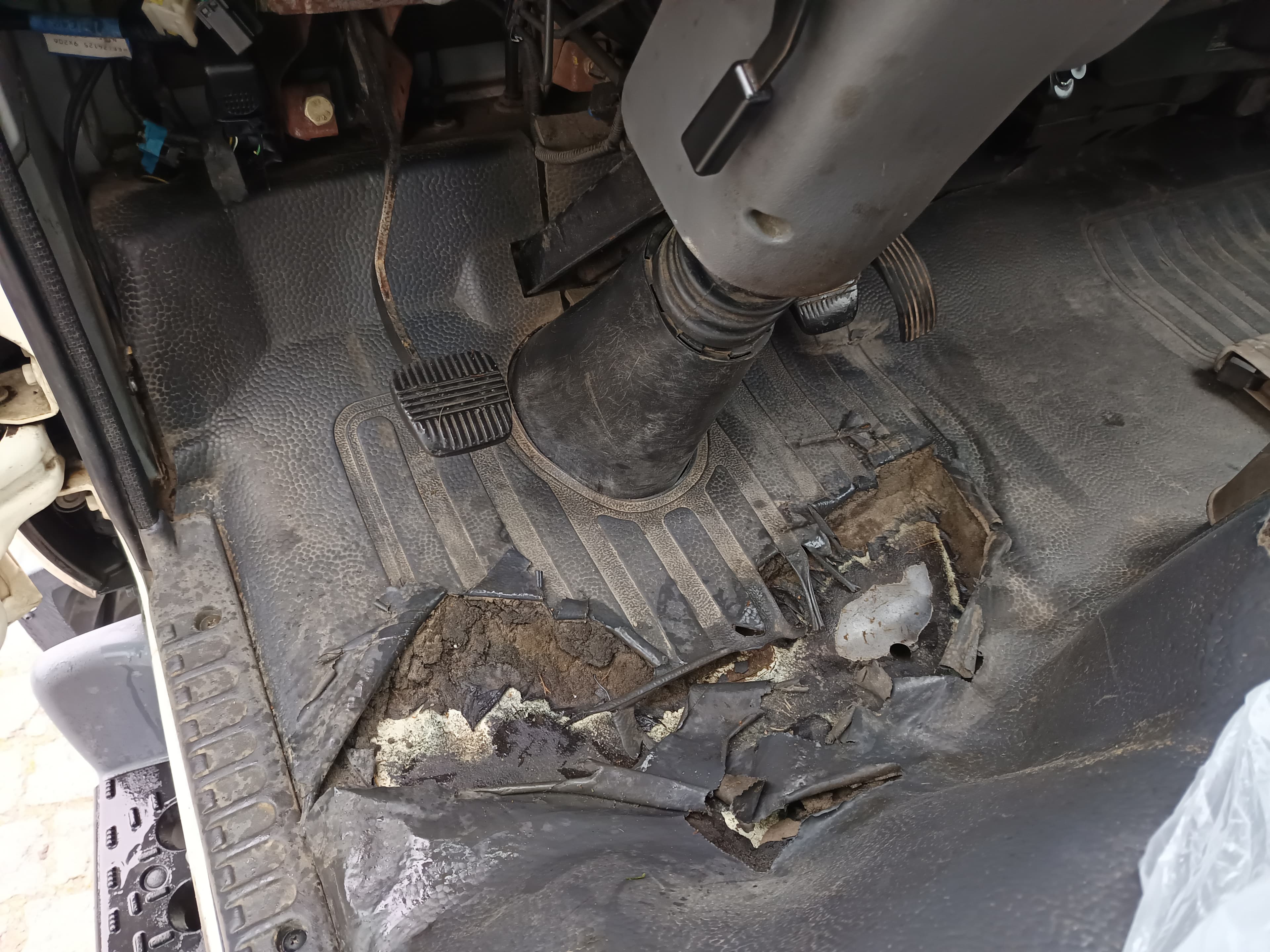Nissan Cabstar 35.13 Com Grua · Ano 2004 — imagem 19
