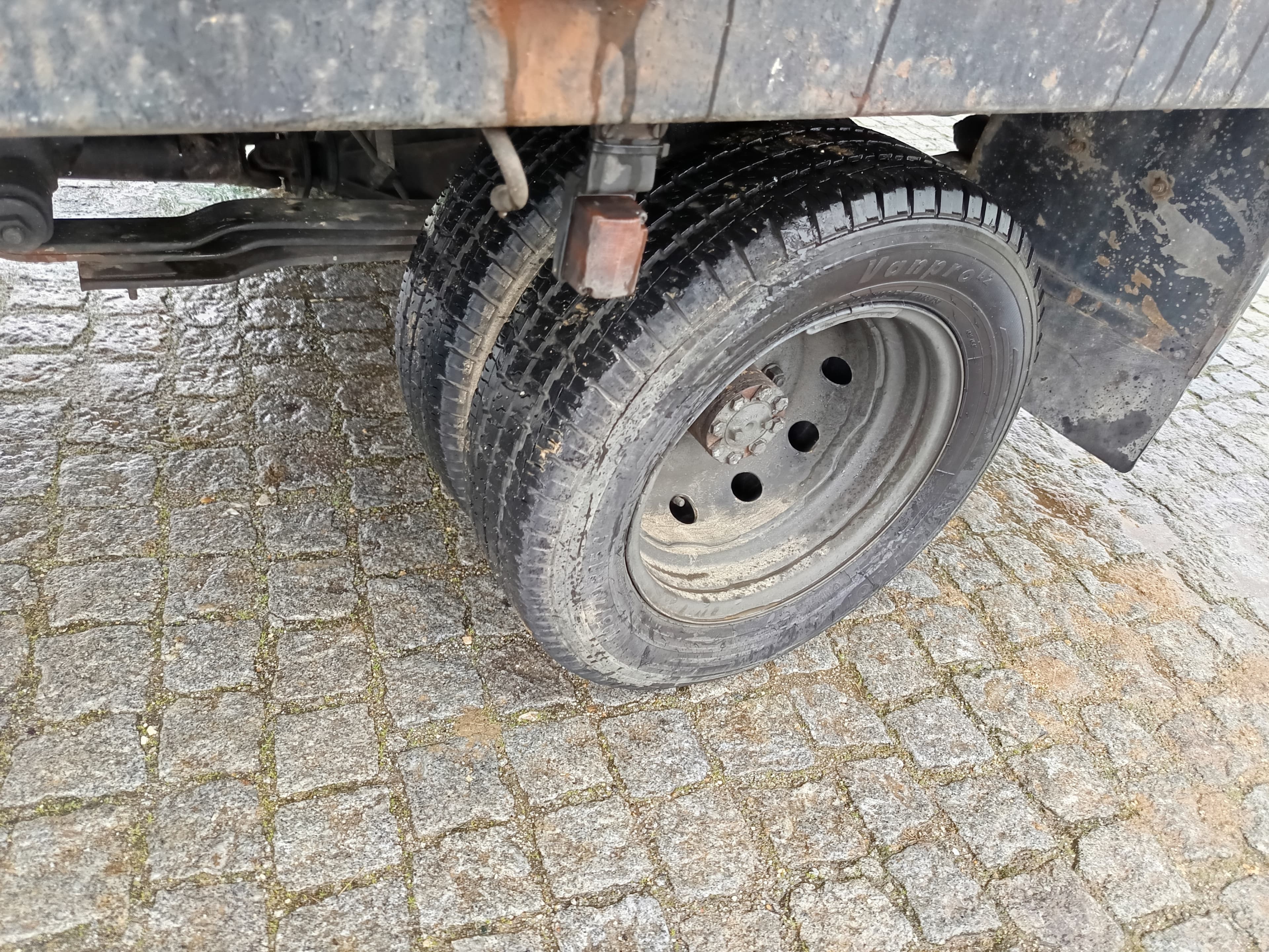 Nissan Cabstar 35.13 Com Grua · Ano 2004 — imagem 11