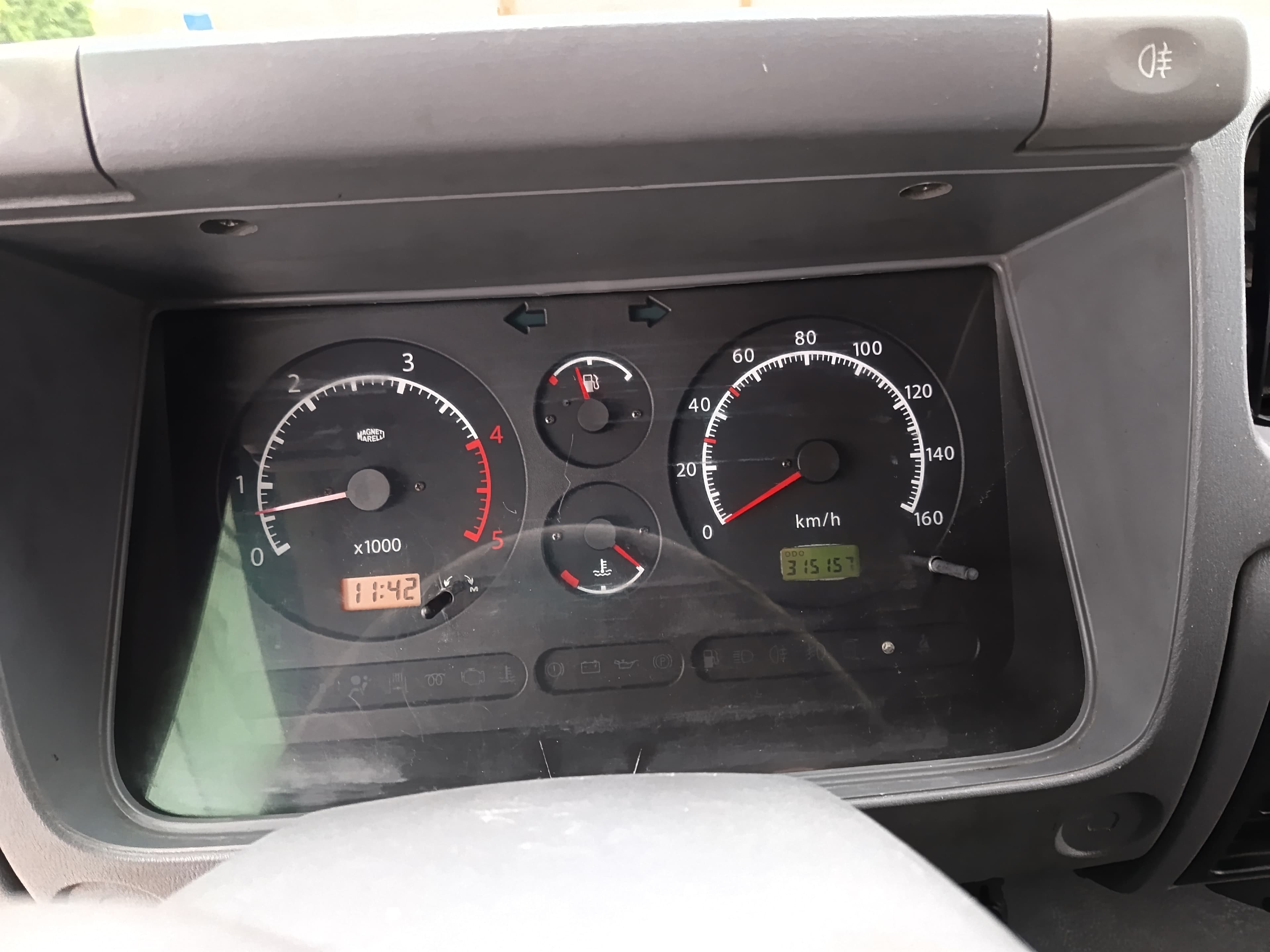 Nissan Cabstar 35.13 Com Grua · Ano 2004 — imagem 23