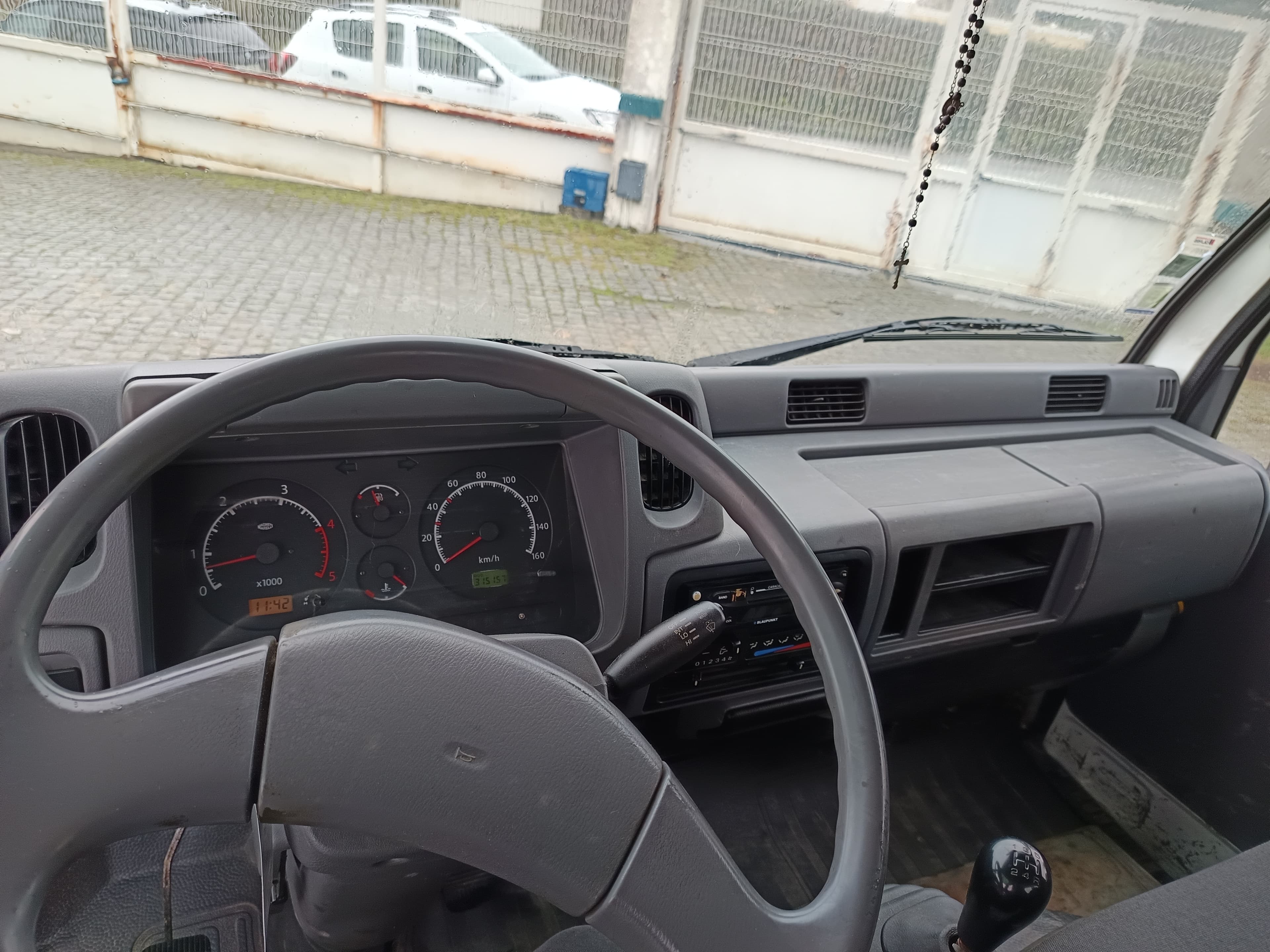Nissan Cabstar 35.13 Com Grua · Ano 2004 — imagem 22