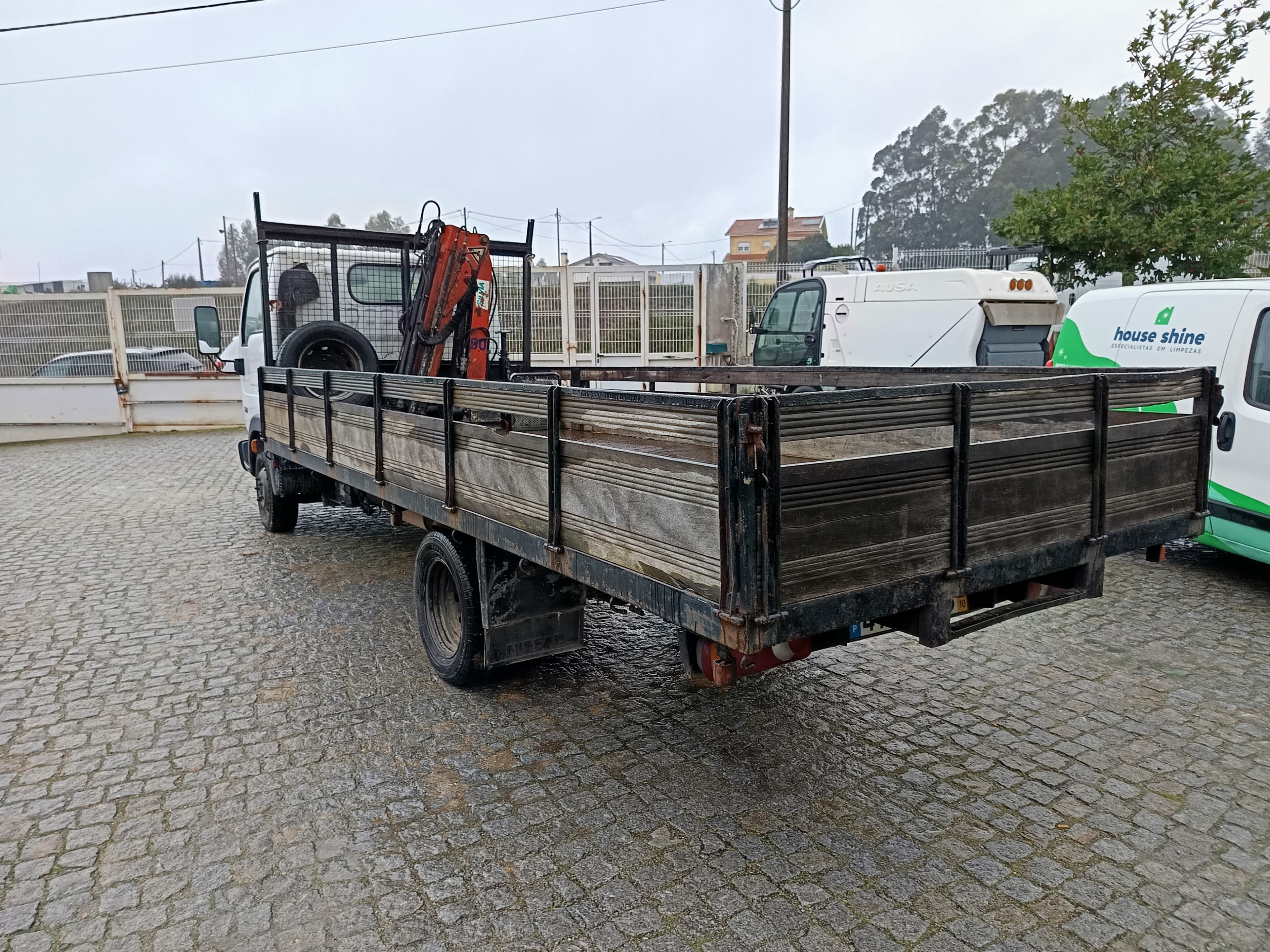 Nissan Cabstar 35.13 Com Grua · Ano 2004 — imagem 6