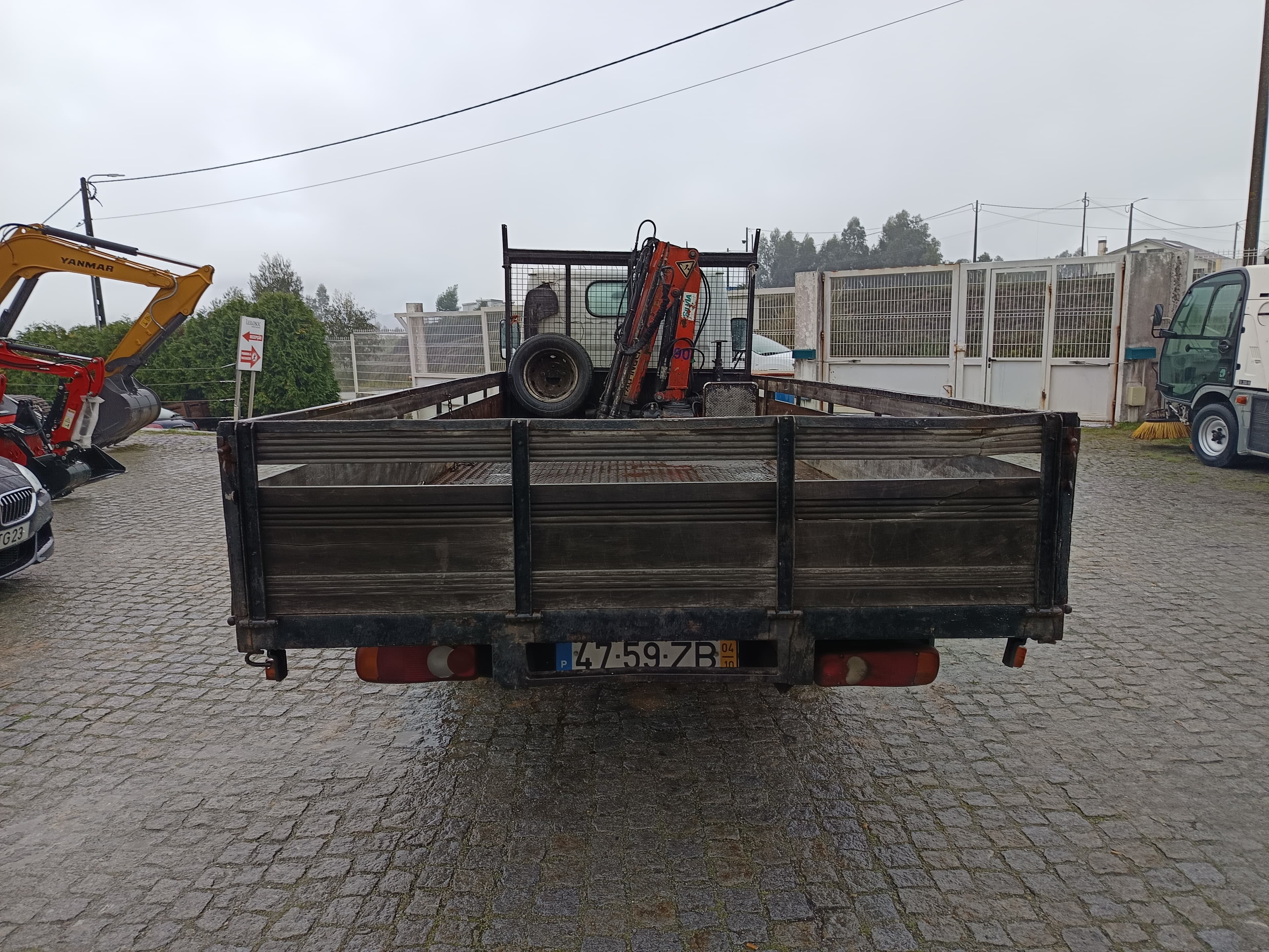 Nissan Cabstar 35.13 Com Grua · Ano 2004 — imagem 5
