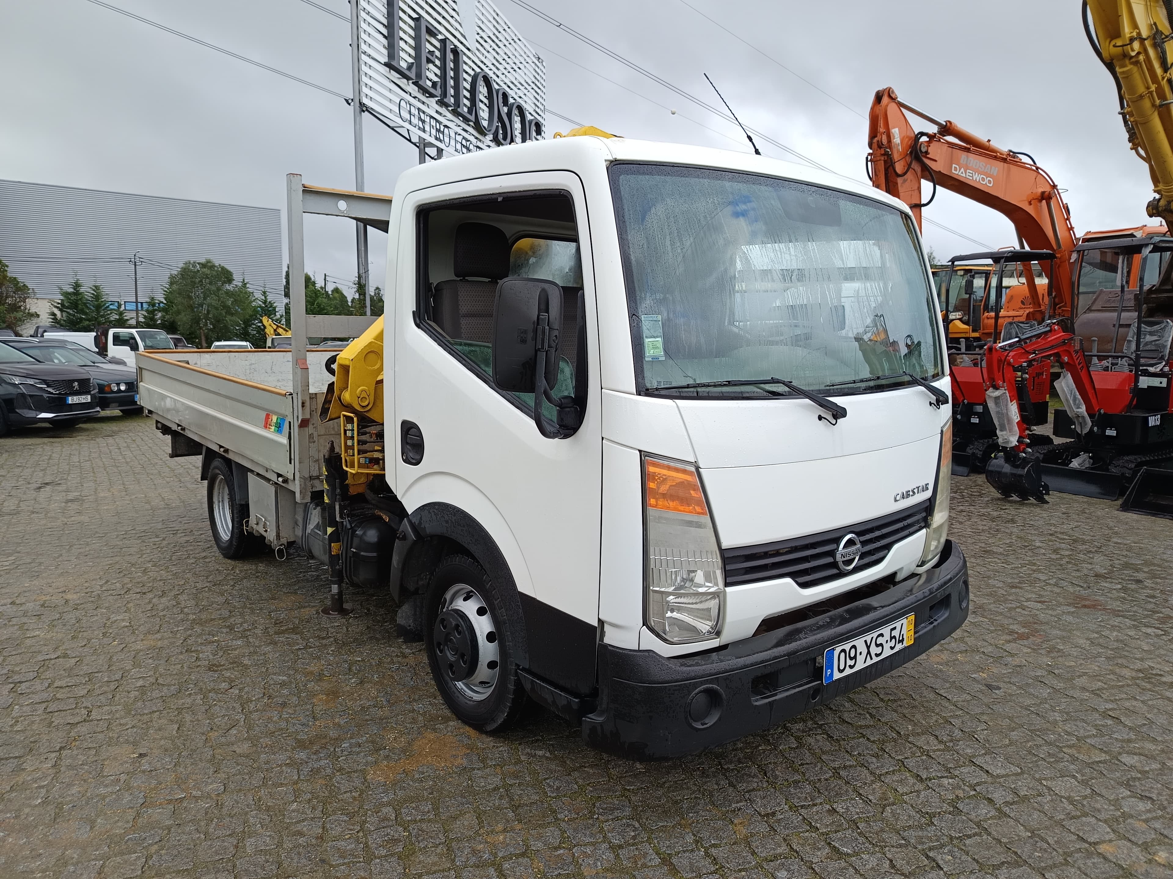 Nissan Cabstar 35.13 Com Grua · Ano 2010 — imagem 3