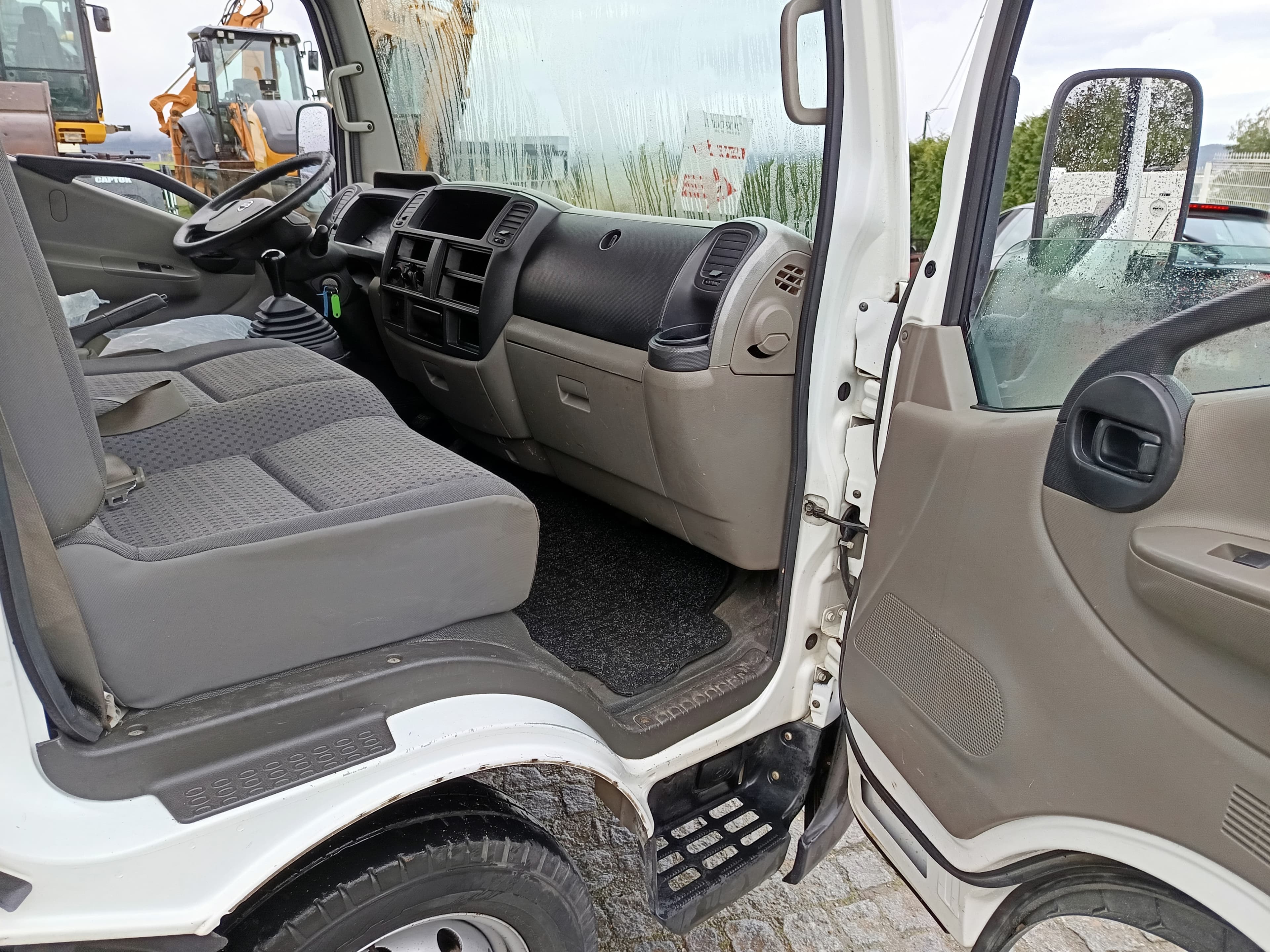 Nissan Cabstar 35.13 Com Grua · Ano 2010 — imagem 16