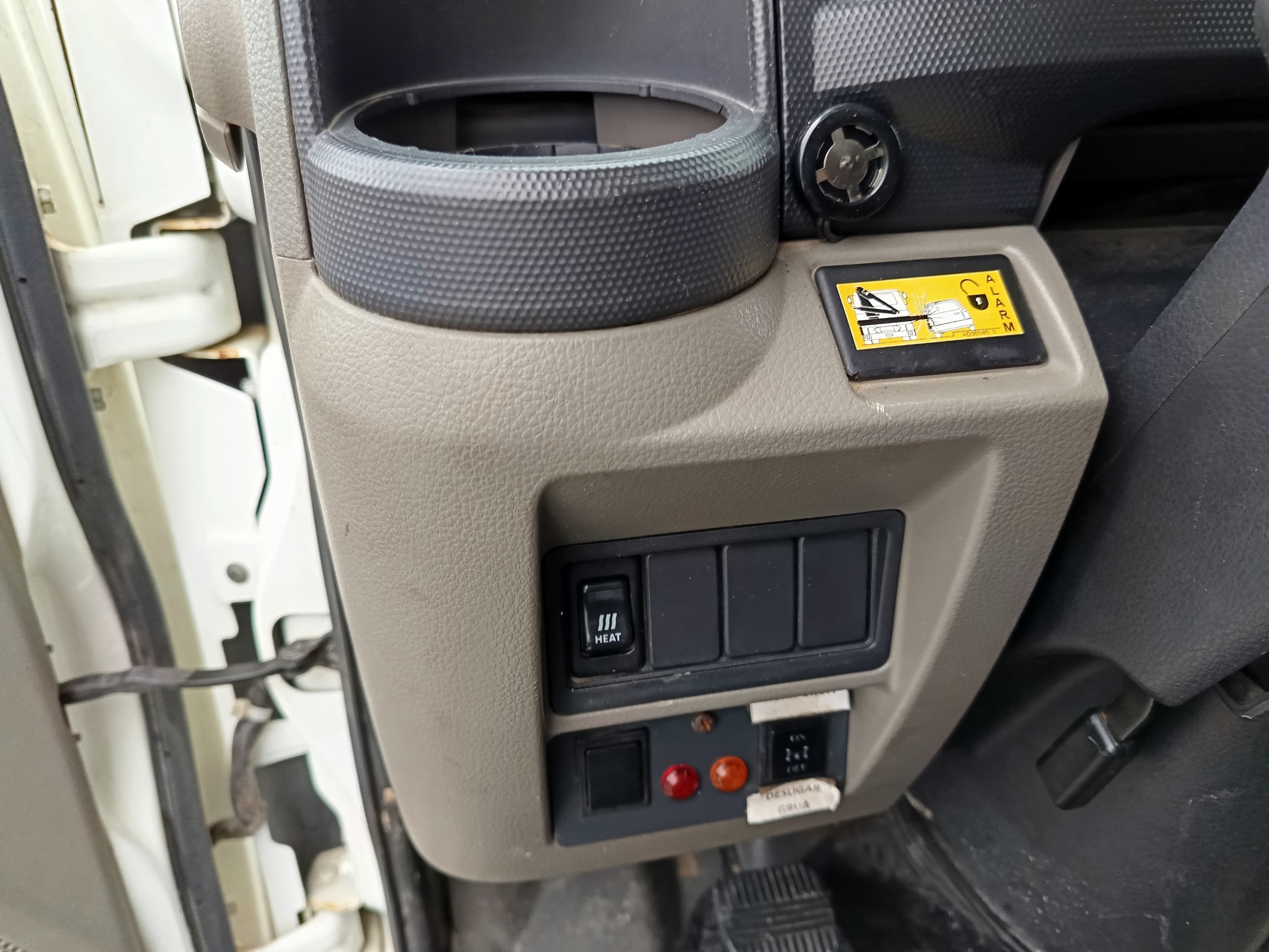 Nissan Cabstar 35.13 Com Grua · Ano 2010 — imagem 31