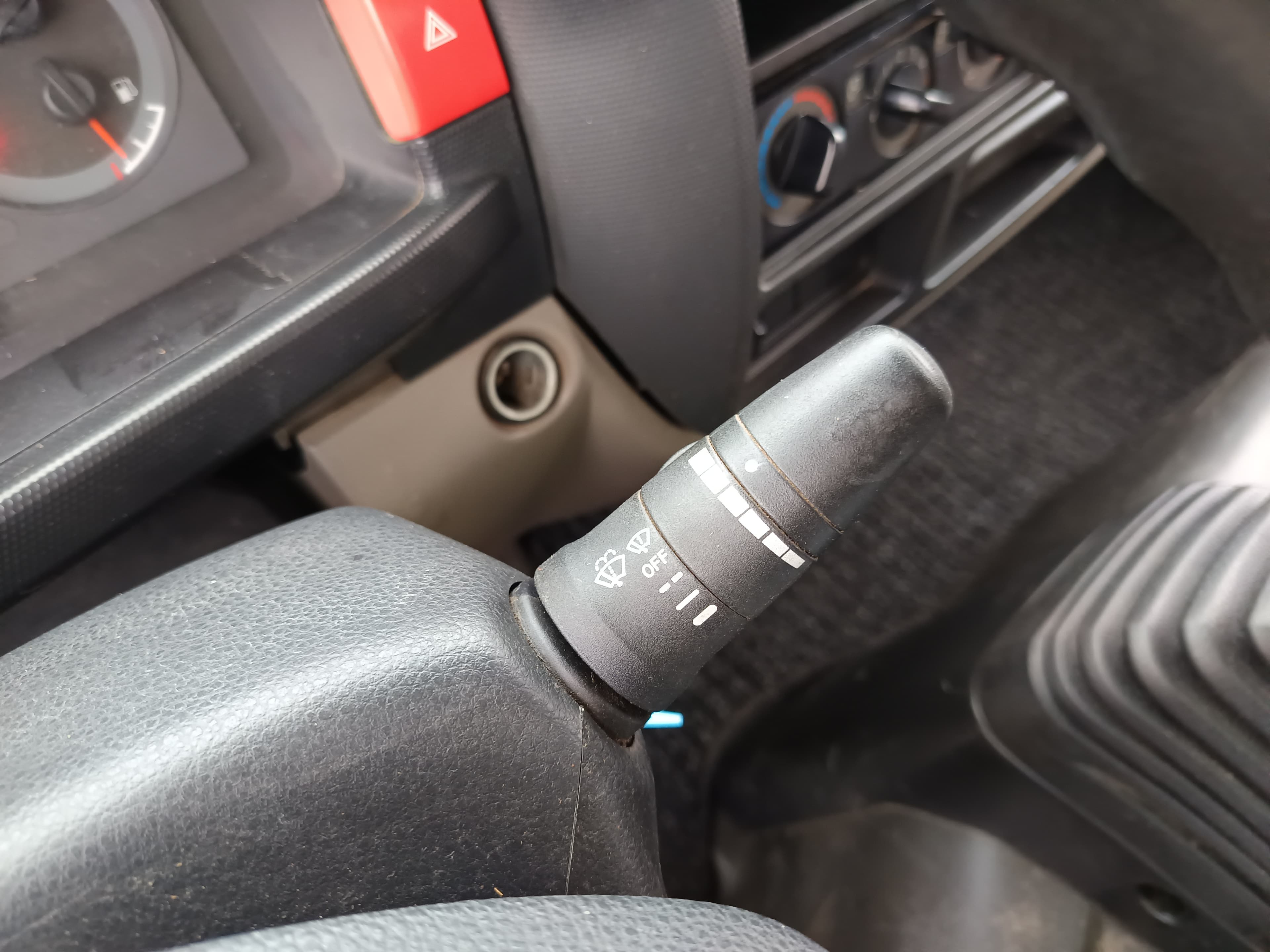 Nissan Cabstar 35.13 Com Grua · Ano 2010 — imagem 29