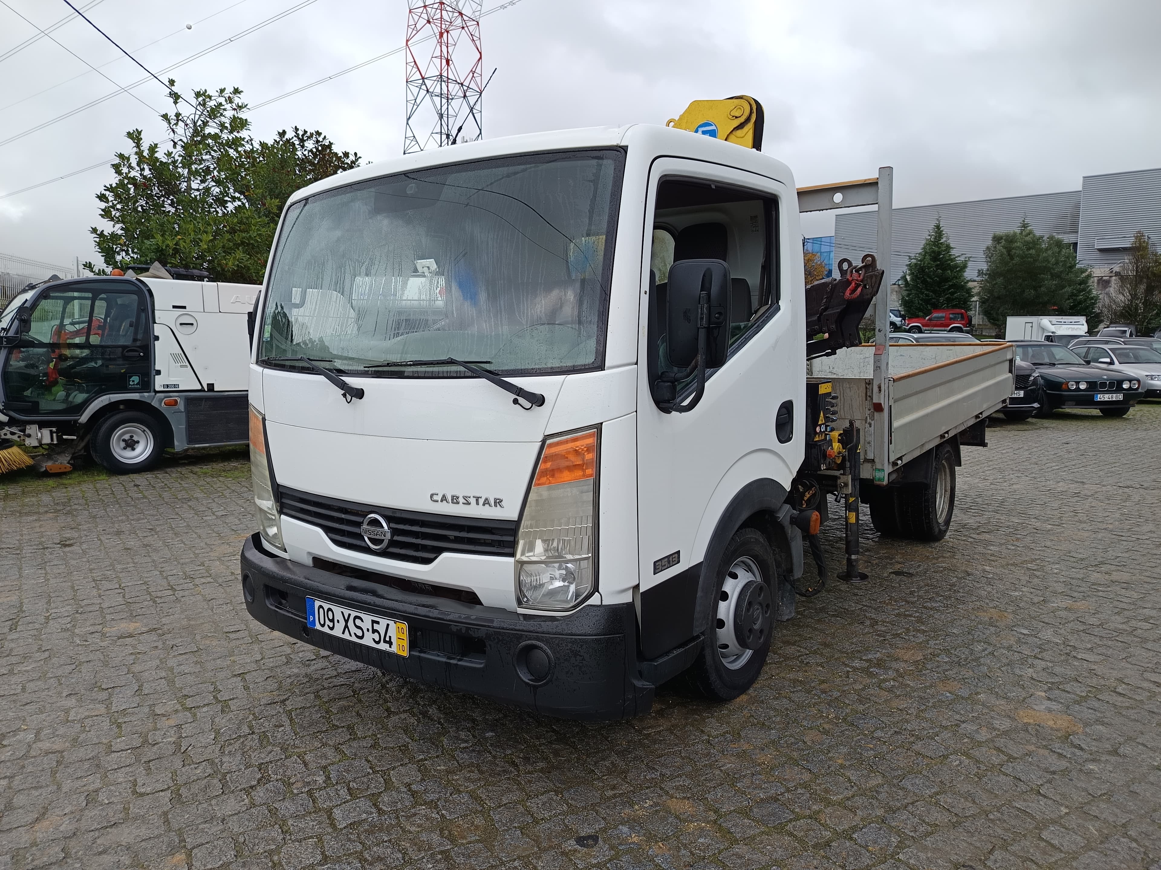 Nissan Cabstar 35.13 Com Grua · Ano 2010 — imagem 1