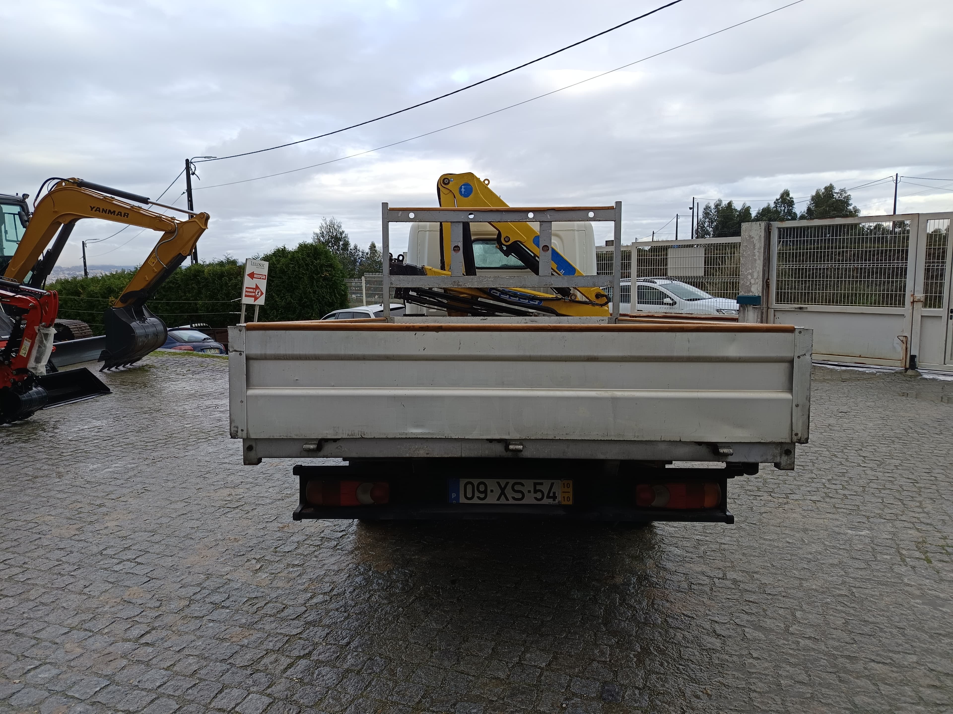 Nissan Cabstar 35.13 Com Grua · Ano 2010 — imagem 5