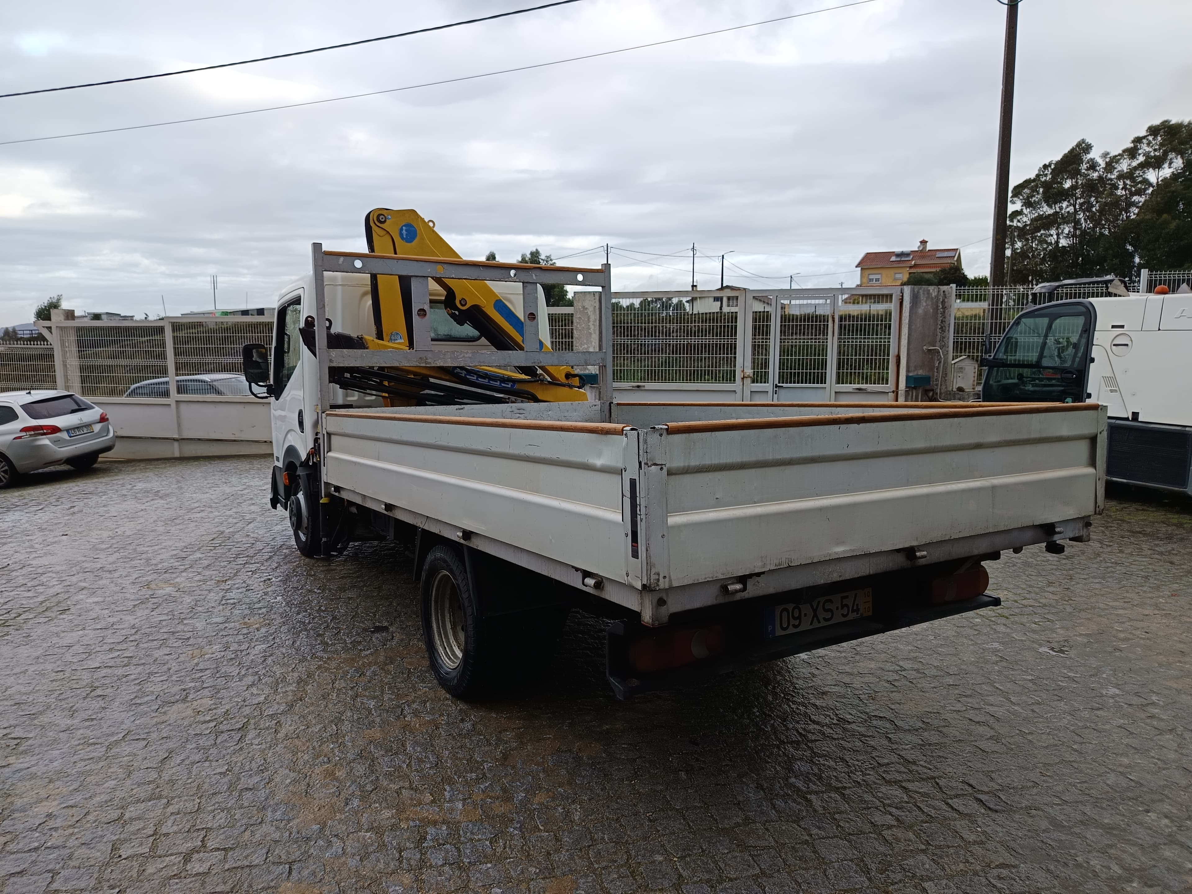 Nissan Cabstar 35.13 Com Grua · Ano 2010 — imagem 6