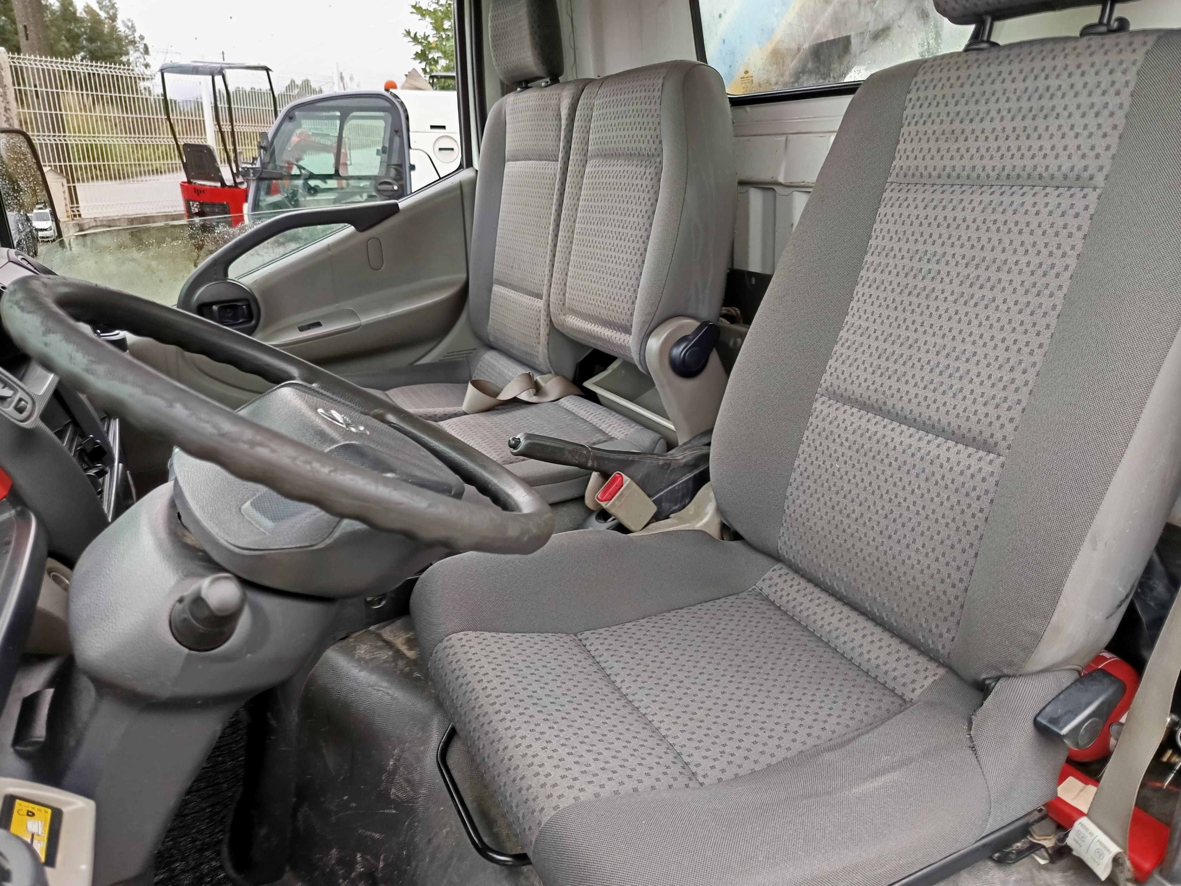 Nissan Cabstar 35.13 Com Grua · Ano 2010 — imagem 23