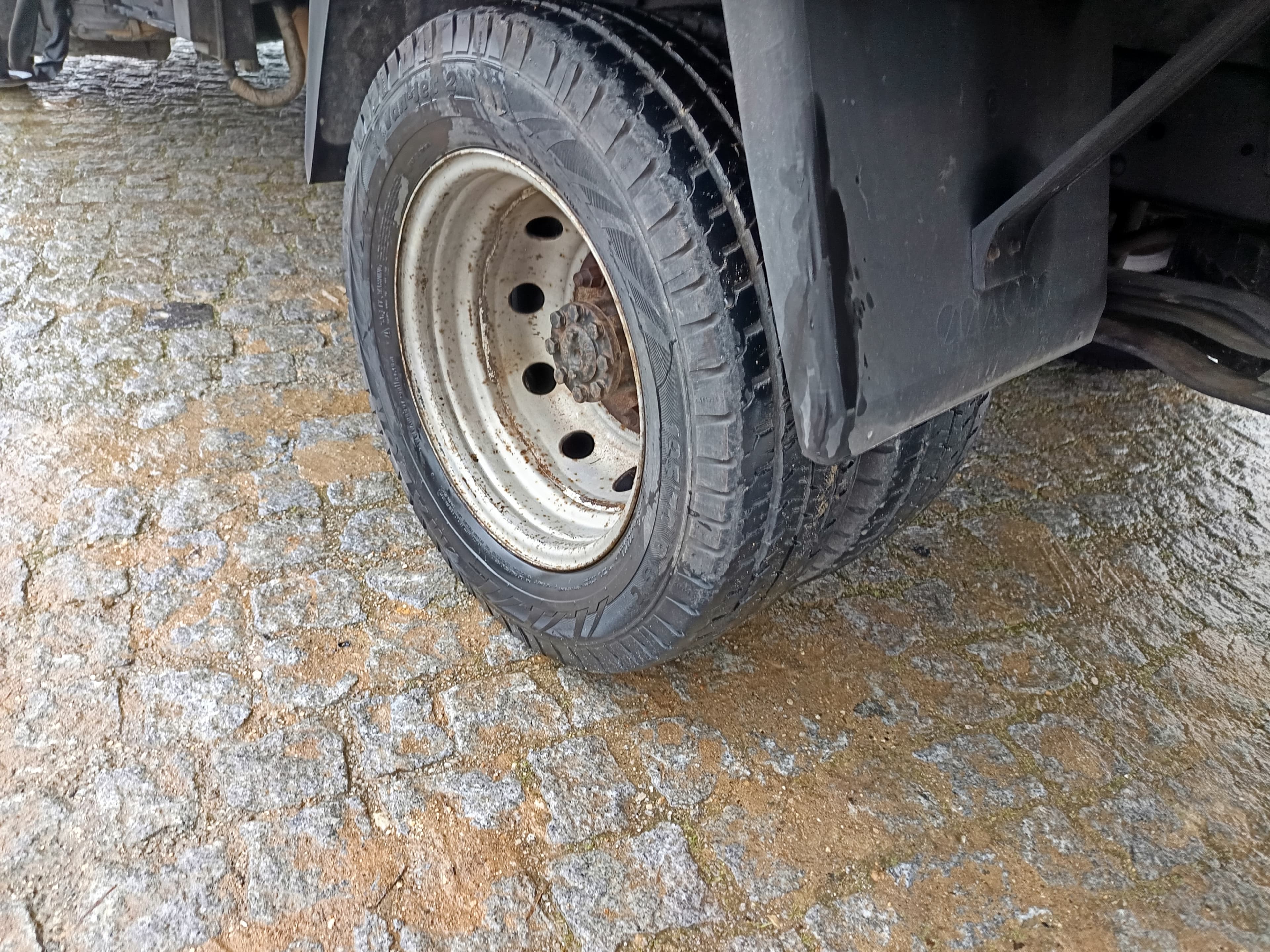 Nissan Cabstar 35.13 Com Grua · Ano 2010 — imagem 12