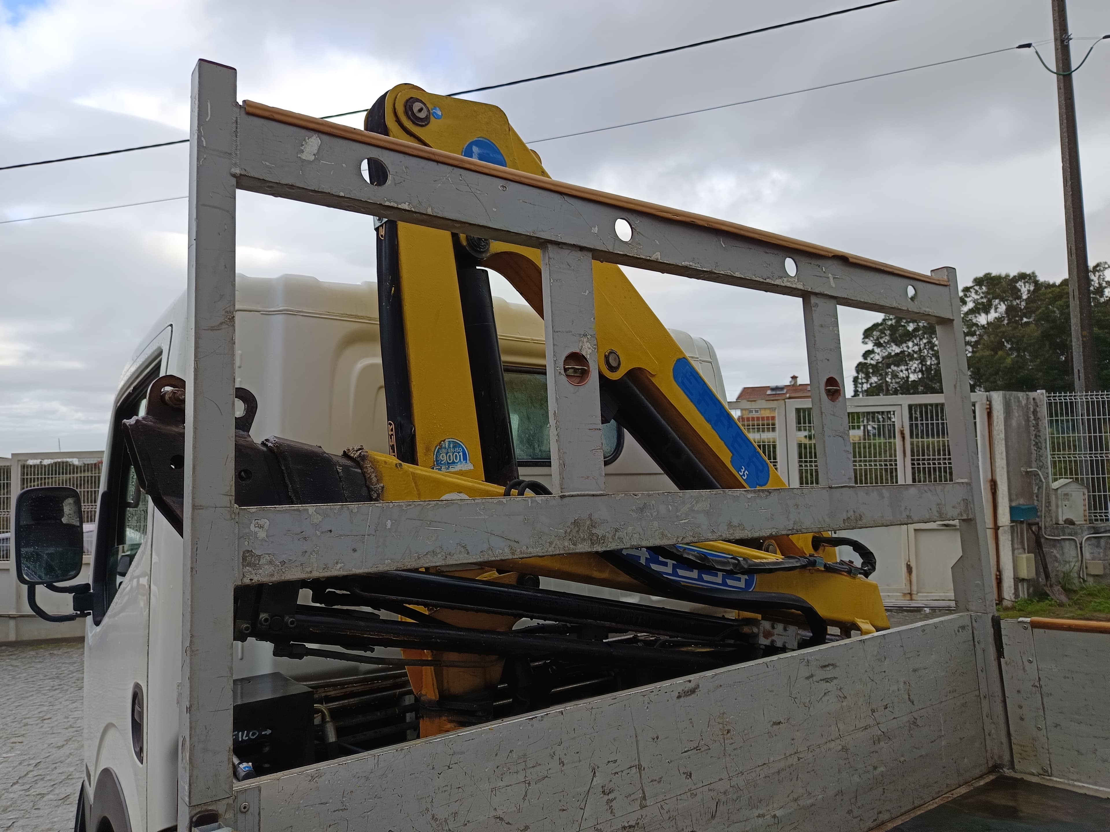 Nissan Cabstar 35.13 Com Grua · Ano 2010 — imagem 14