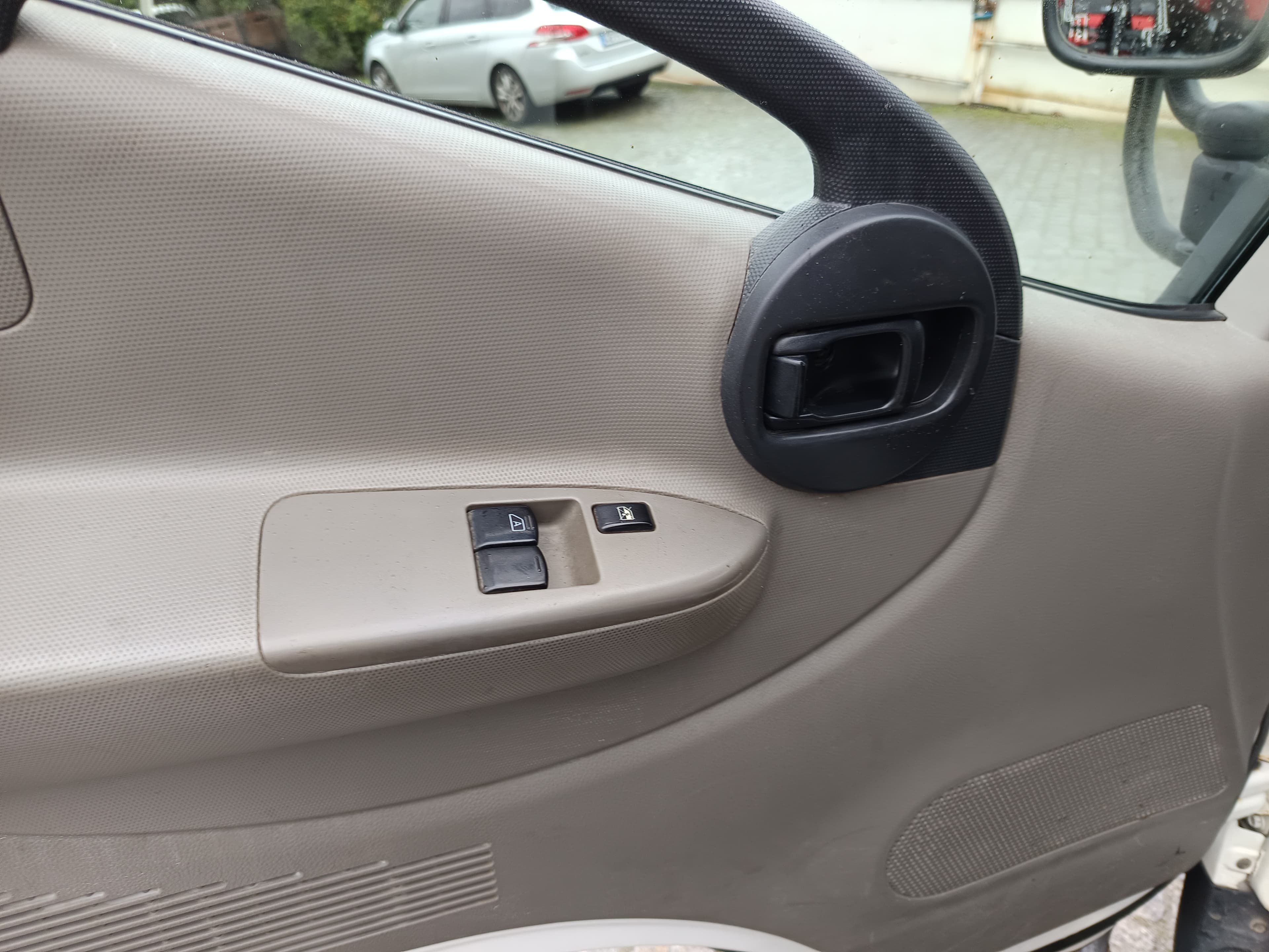 Nissan Cabstar 35.13 Com Grua · Ano 2010 — imagem 20