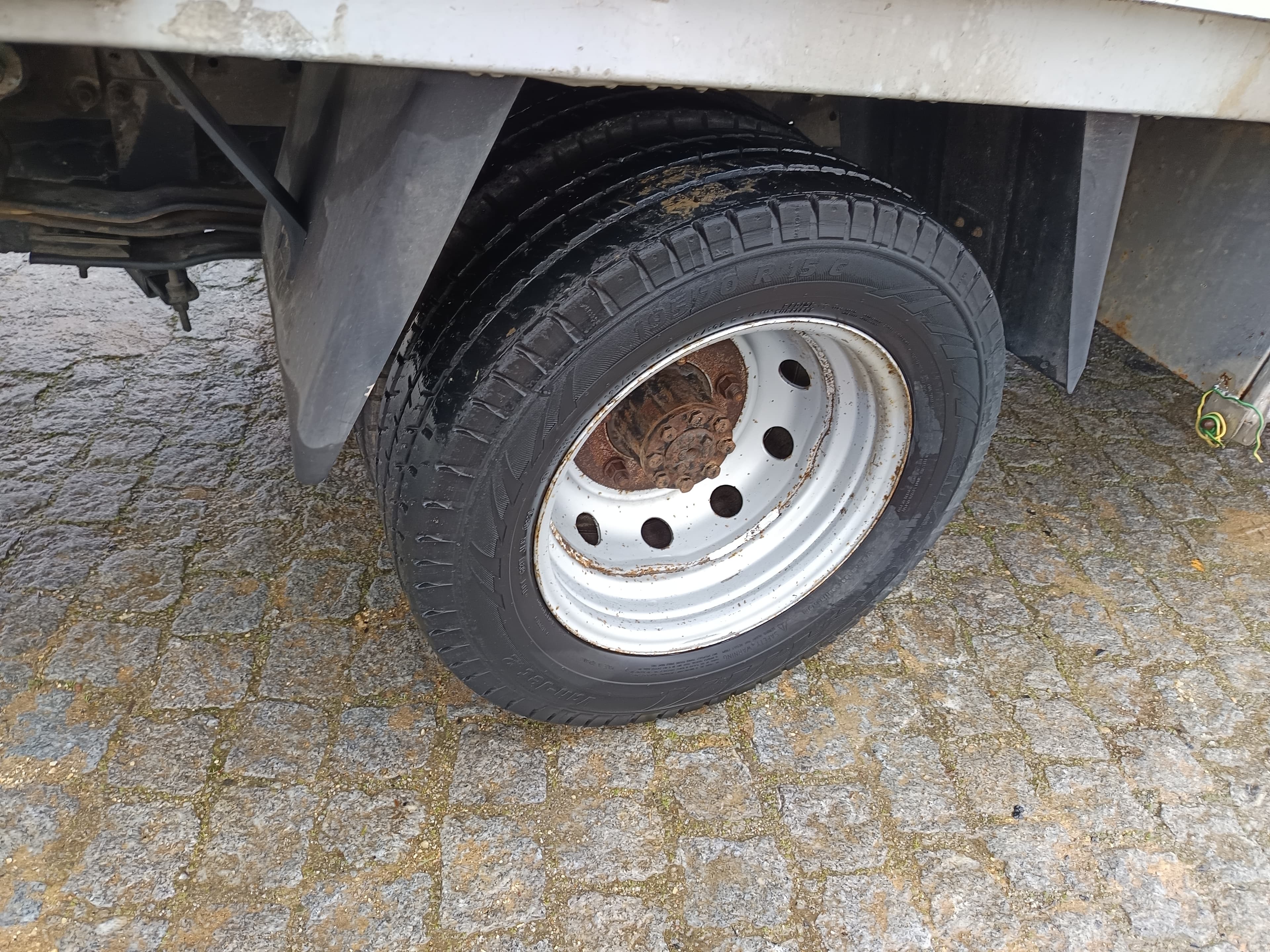 Nissan Cabstar 35.13 Com Grua · Ano 2010 — imagem 10