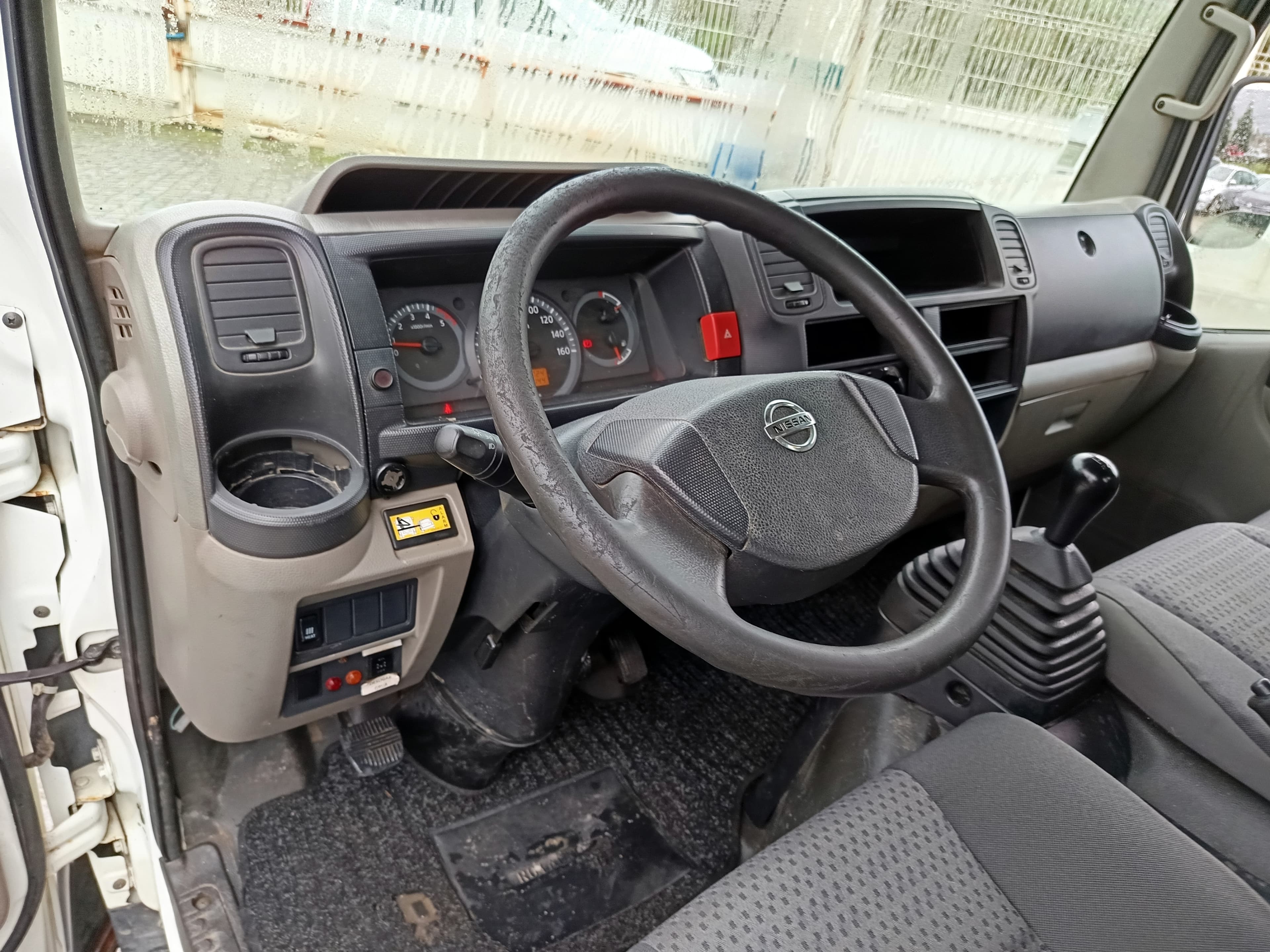 Nissan Cabstar 35.13 Com Grua · Ano 2010 — imagem 22