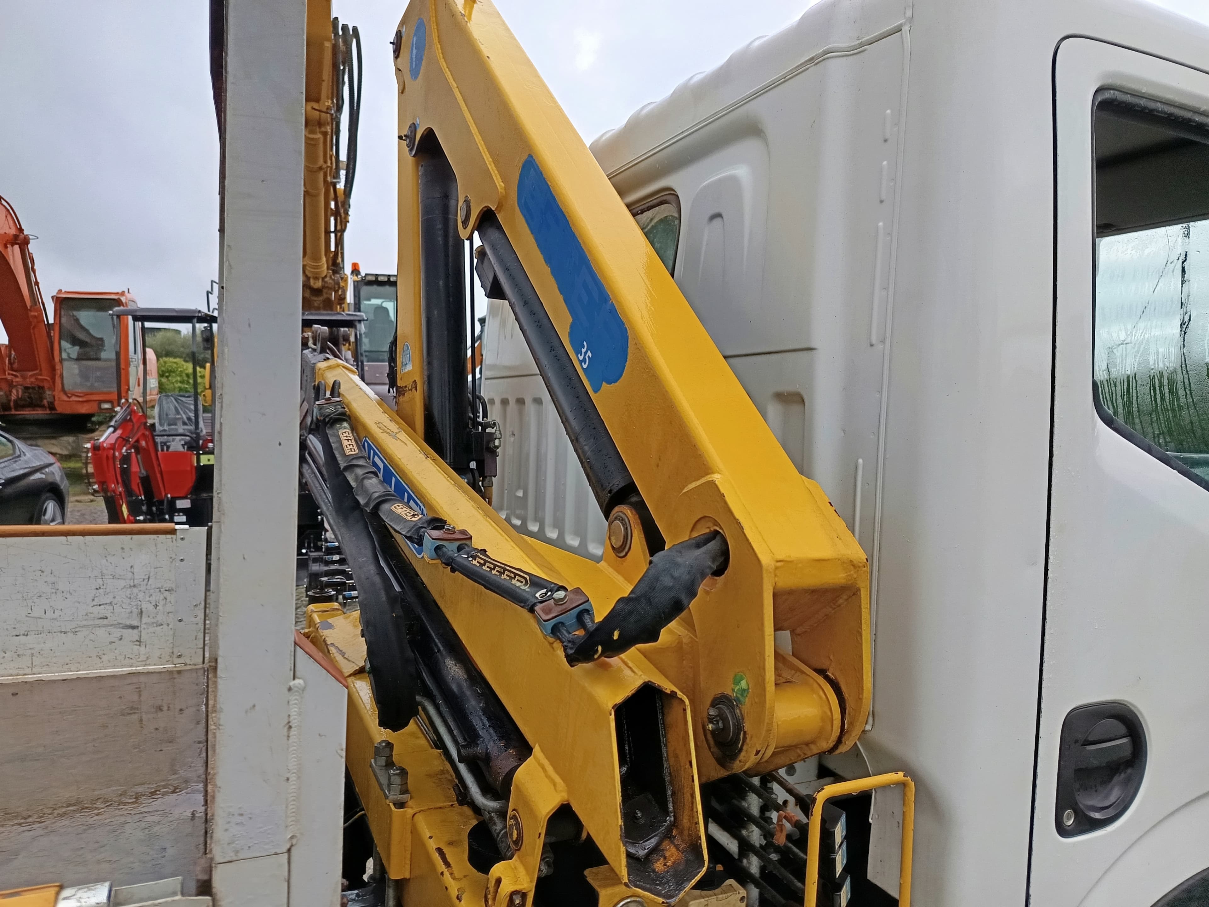 Nissan Cabstar 35.13 Com Grua · Ano 2010 — imagem 9