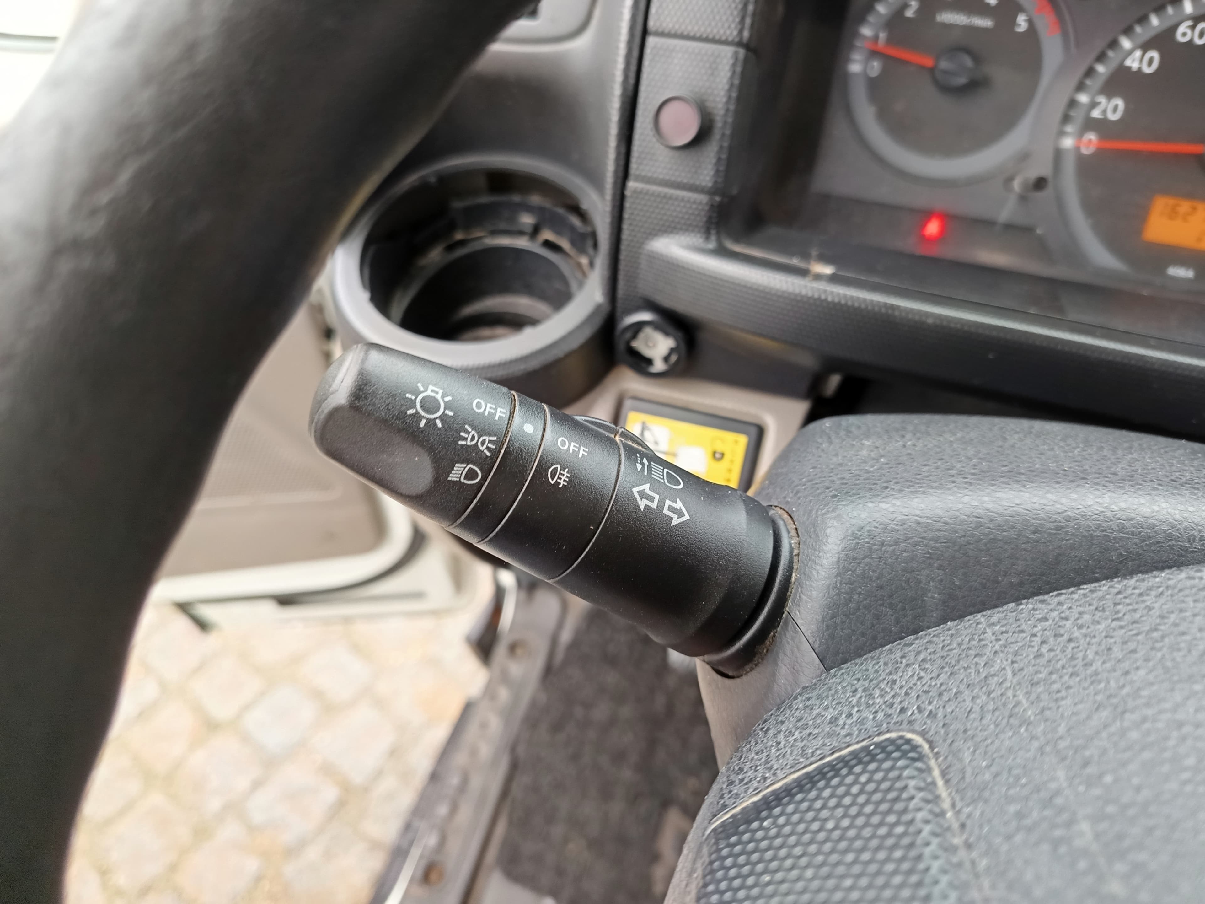Nissan Cabstar 35.13 Com Grua · Ano 2010 — imagem 30