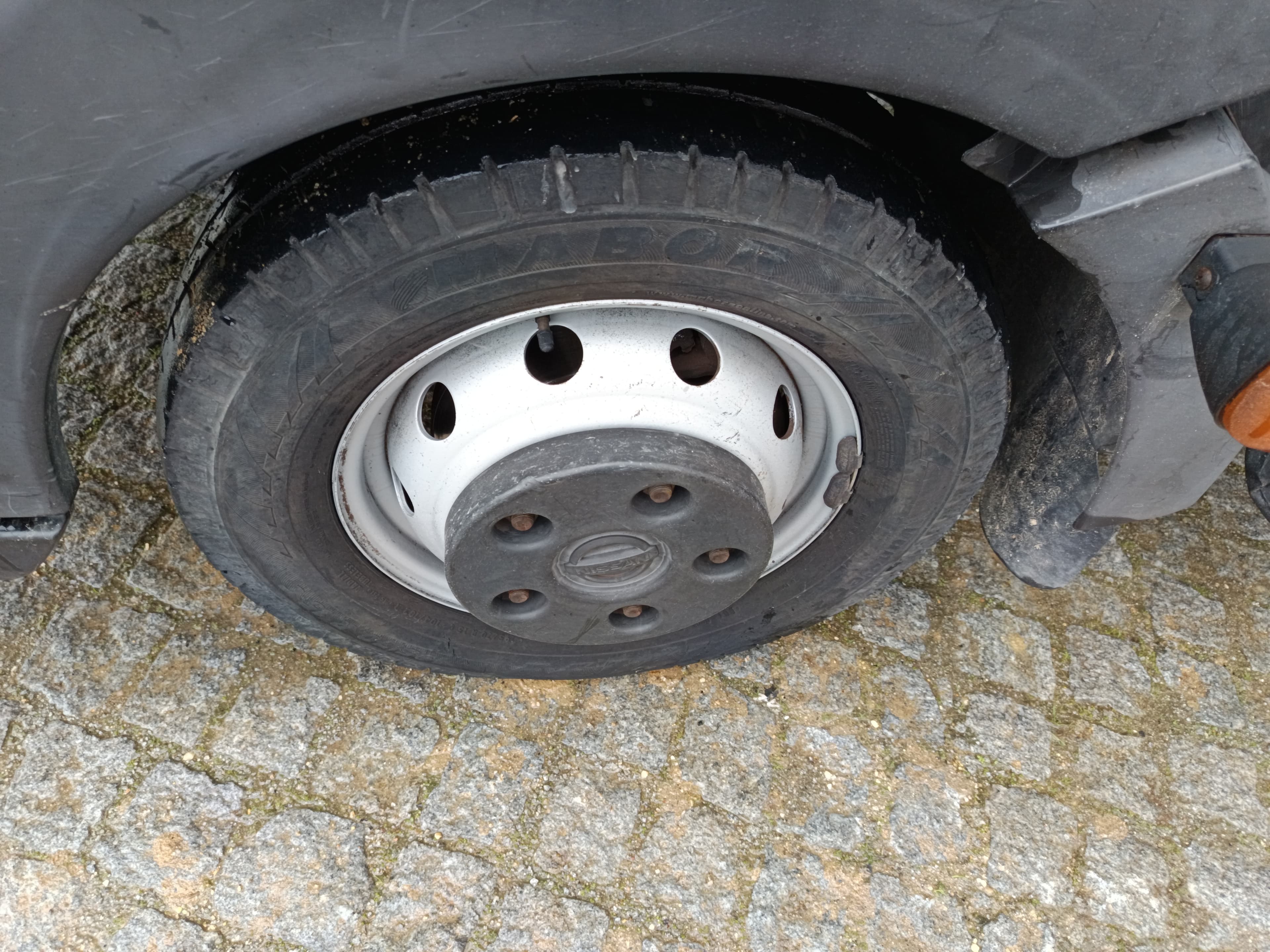 Nissan Cabstar 35.13 Com Grua · Ano 2010 — imagem 15