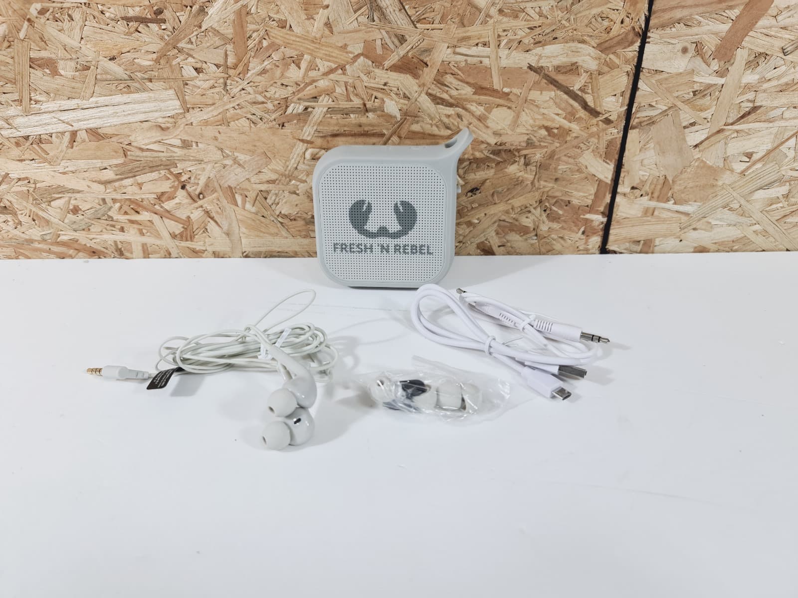 Conjunto Coluna Bluetooth e Fones Auriculares