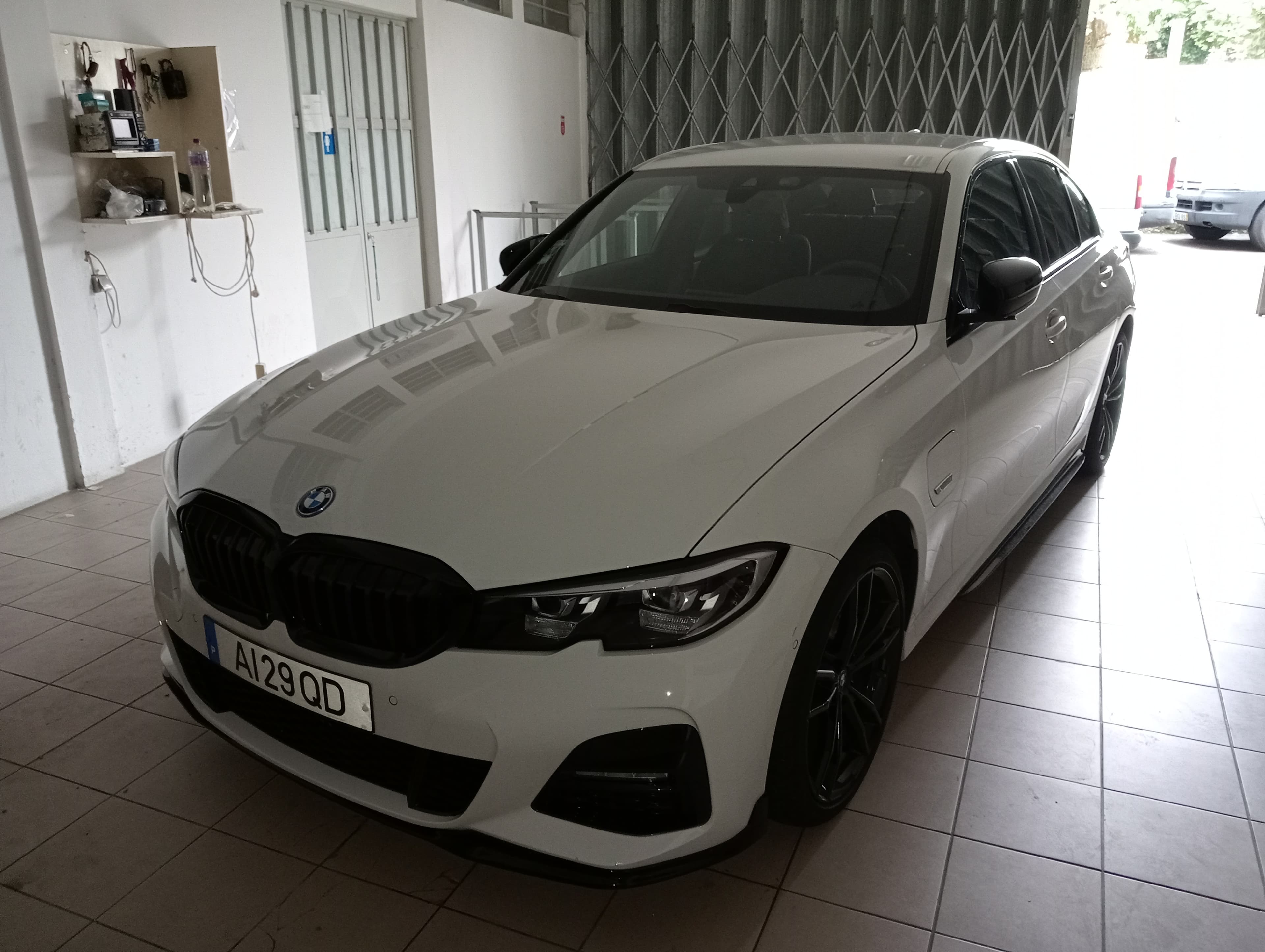 BMW 330E — imagem 2