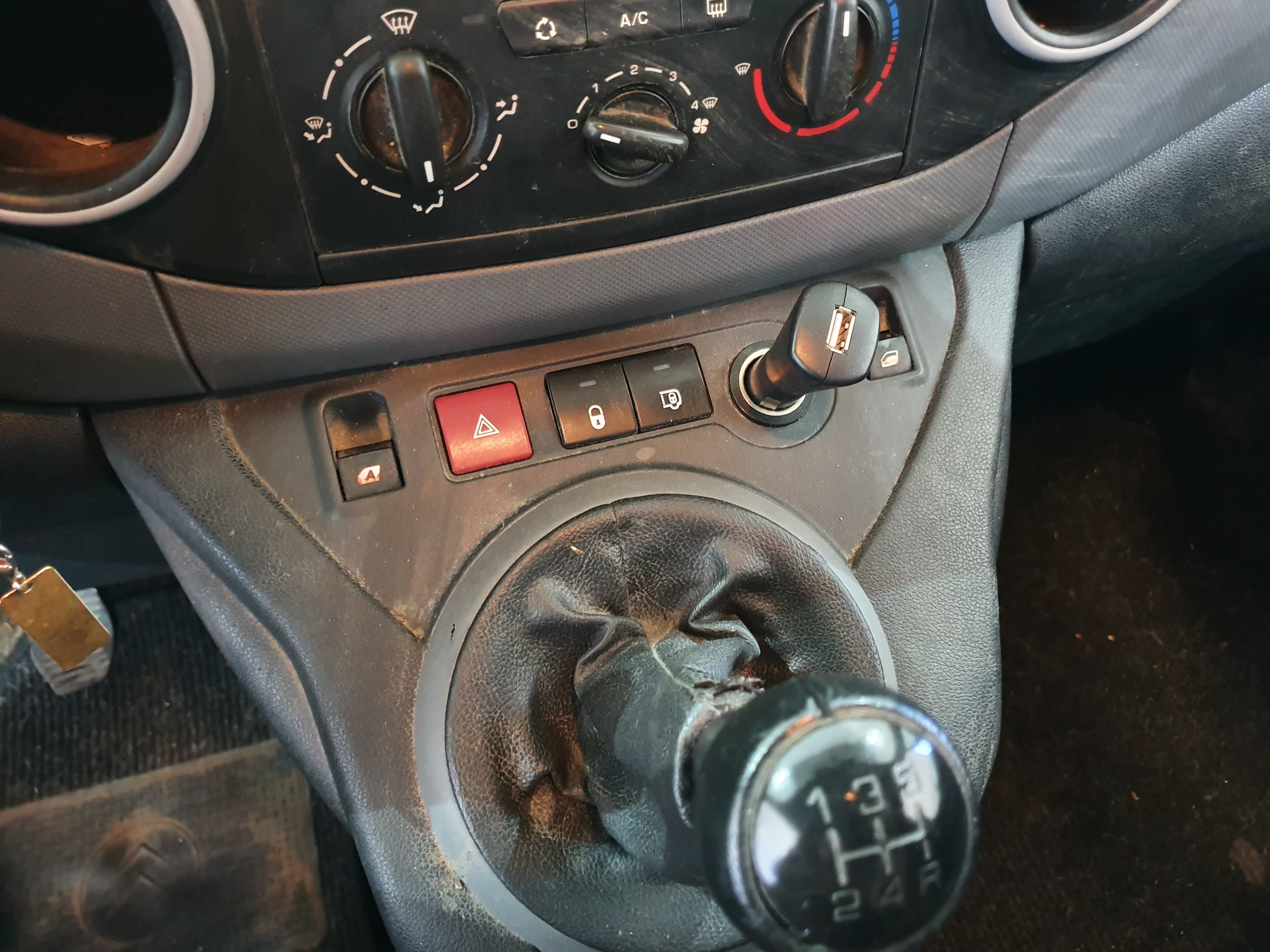 Citroën Berlingo 1.6 HDI · Ano 2011 — image 33